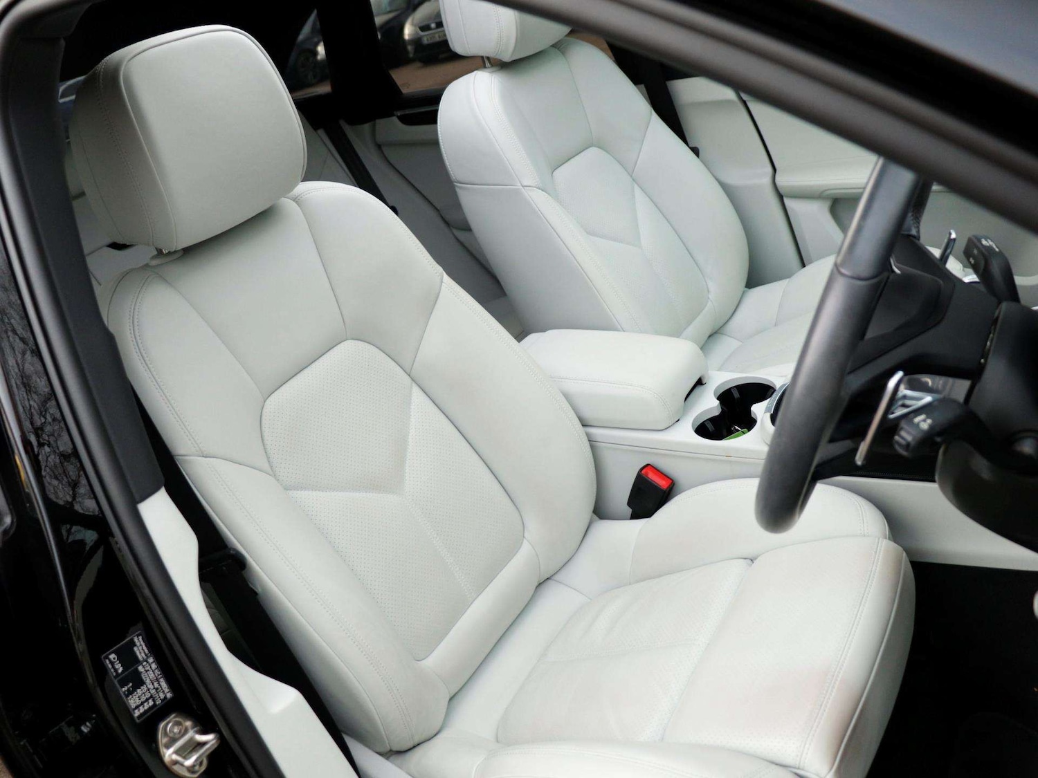 Used Porsche Macan 2023 for sale - 76967720: Photo 23