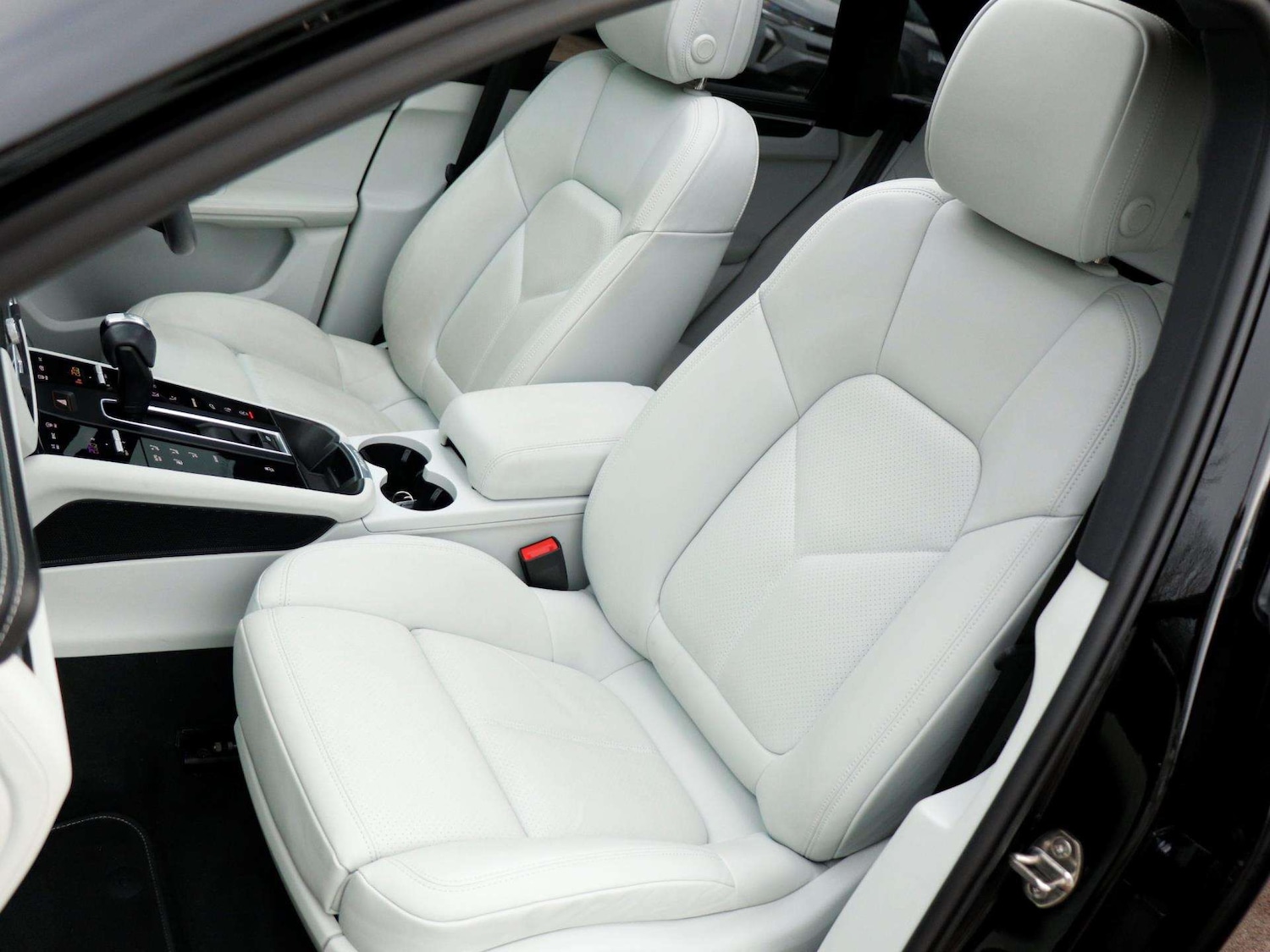 Used Porsche Macan 2023 for sale - 76967720: Photo 24