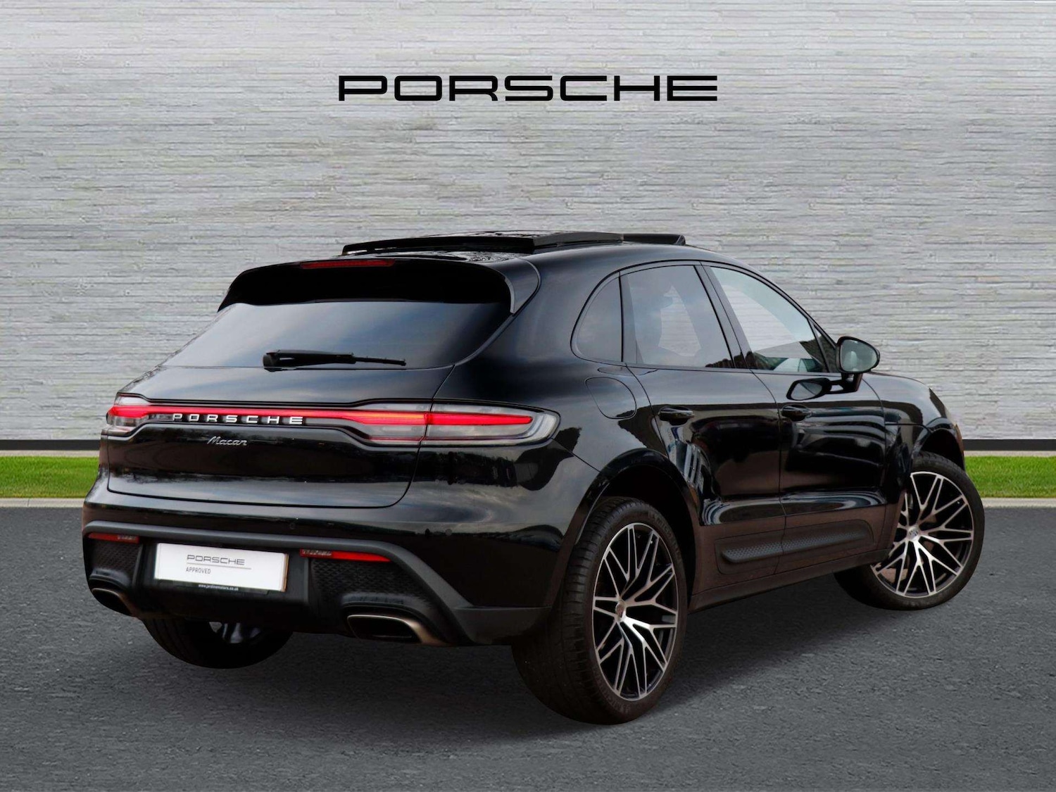 Used Porsche Macan 2023 for sale - 76967720: Photo 3