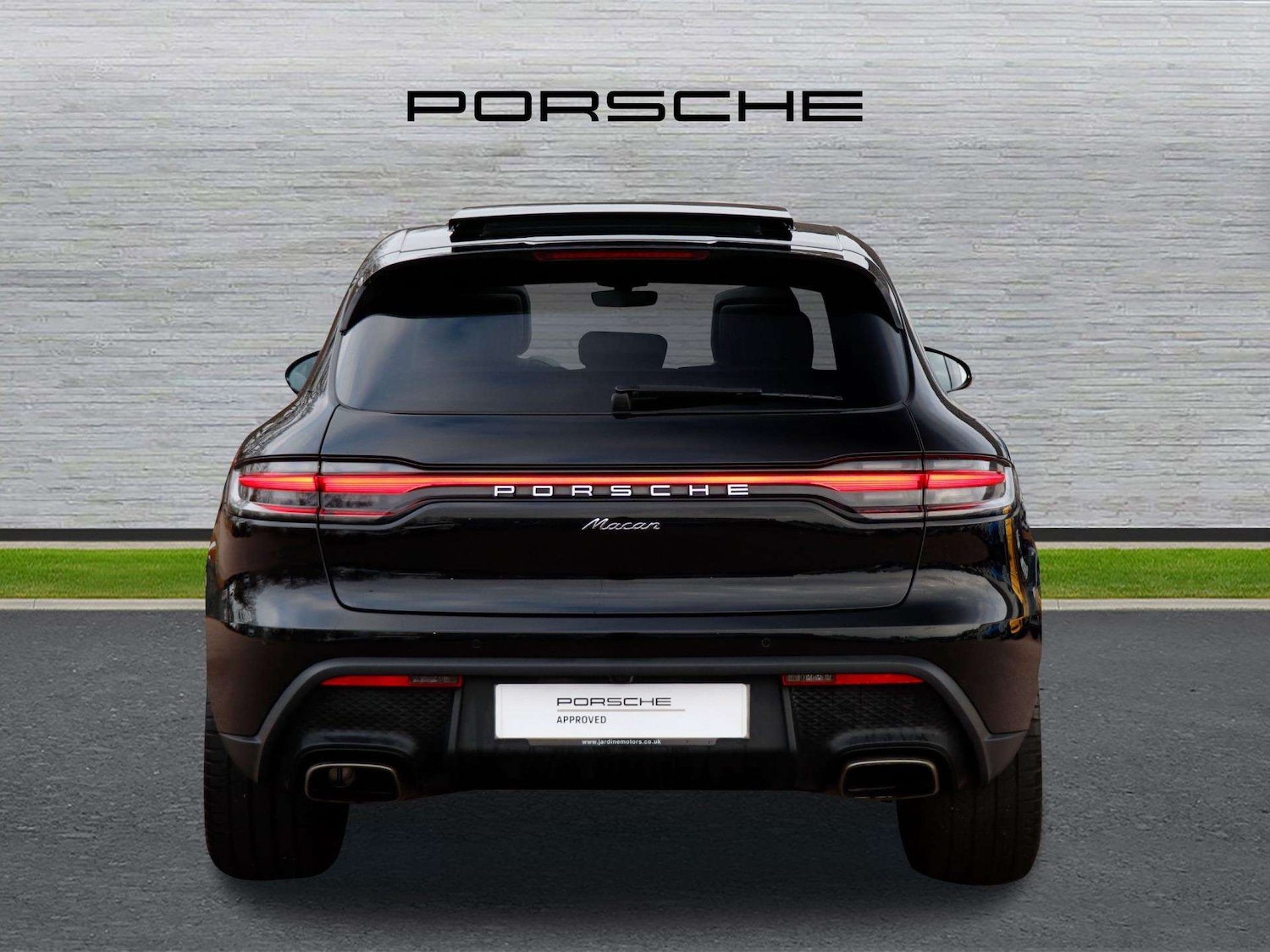 Used Porsche Macan 2023 for sale - 76967720: Photo 4