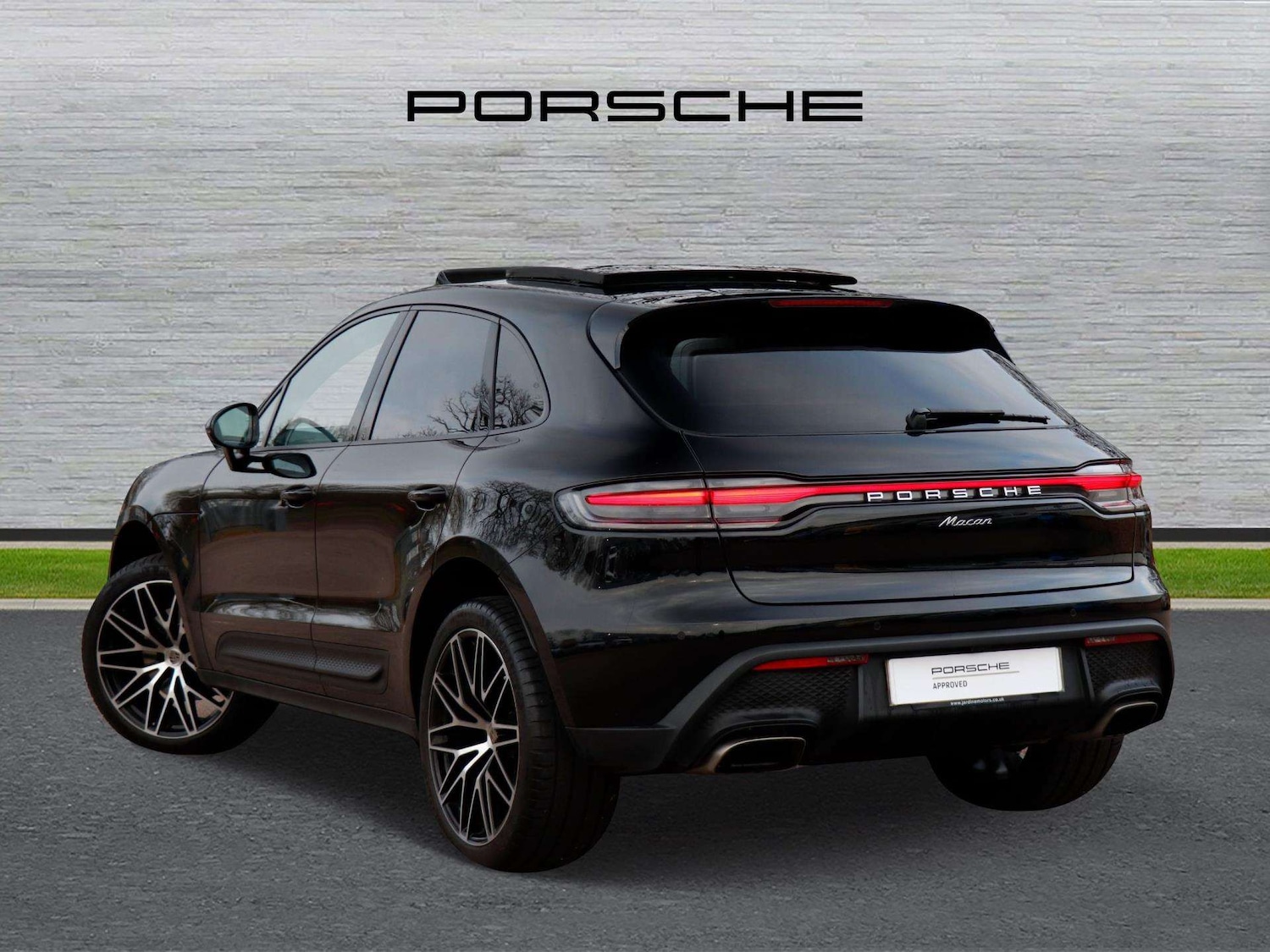 Used Porsche Macan 2023 for sale - 76967720: Photo 5