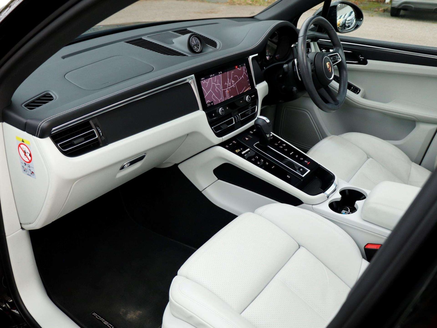 Used Porsche Macan 2023 for sale - 76967720: Photo 9