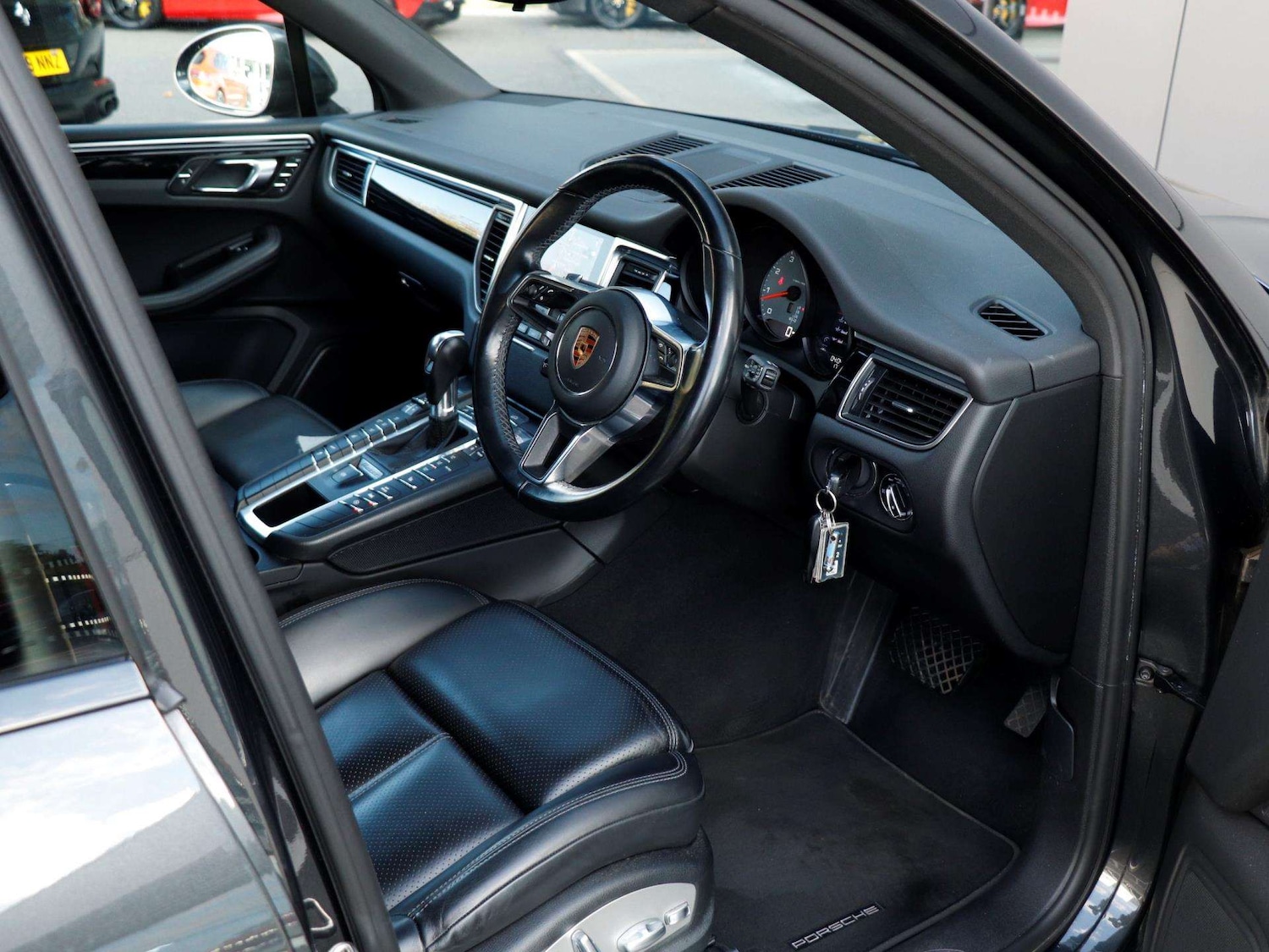 Used Porsche Macan 2018 for sale - 76125915: Photo 10
