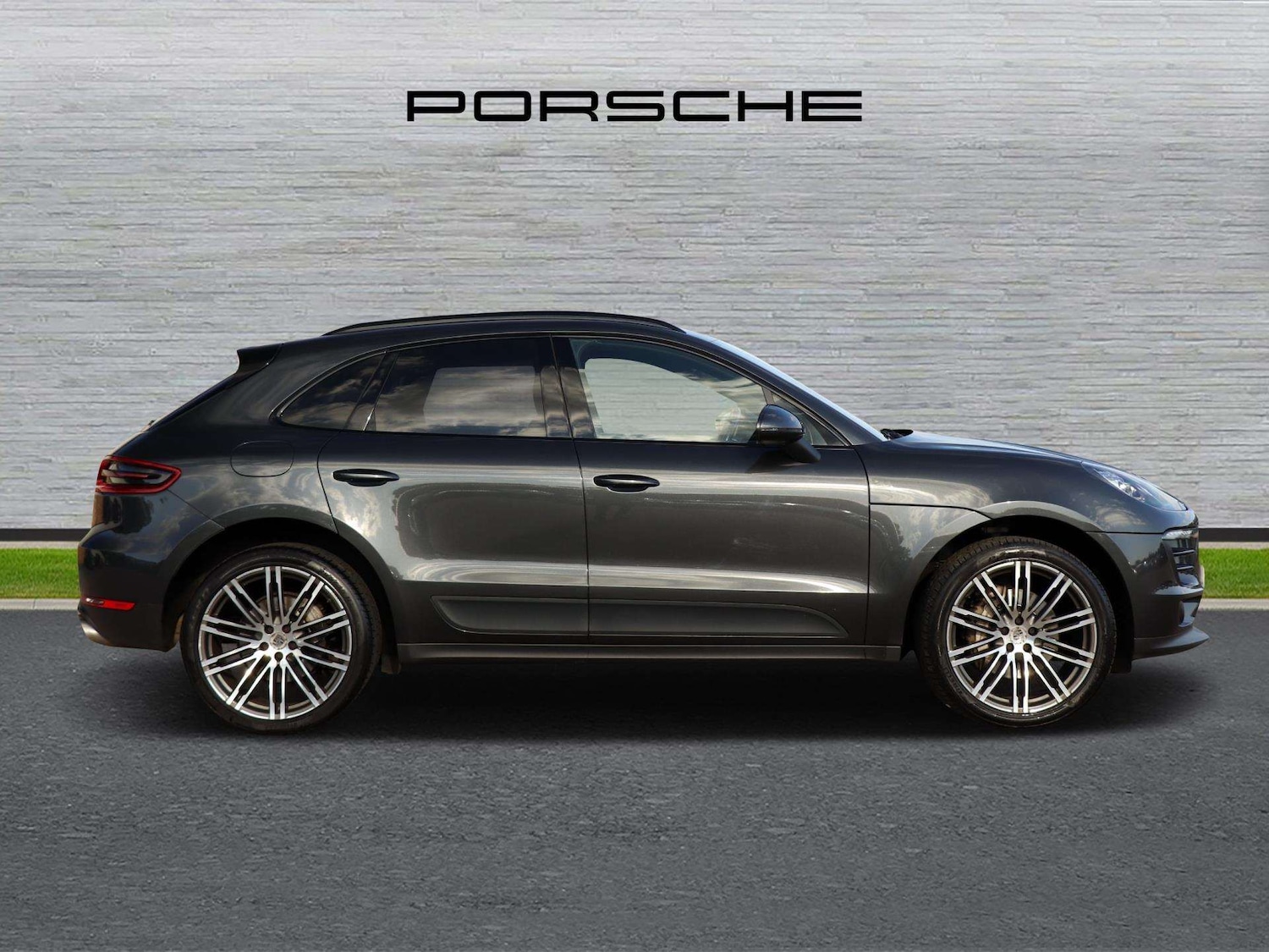 Used Porsche Macan 2018 for sale - 76125915: Photo 2