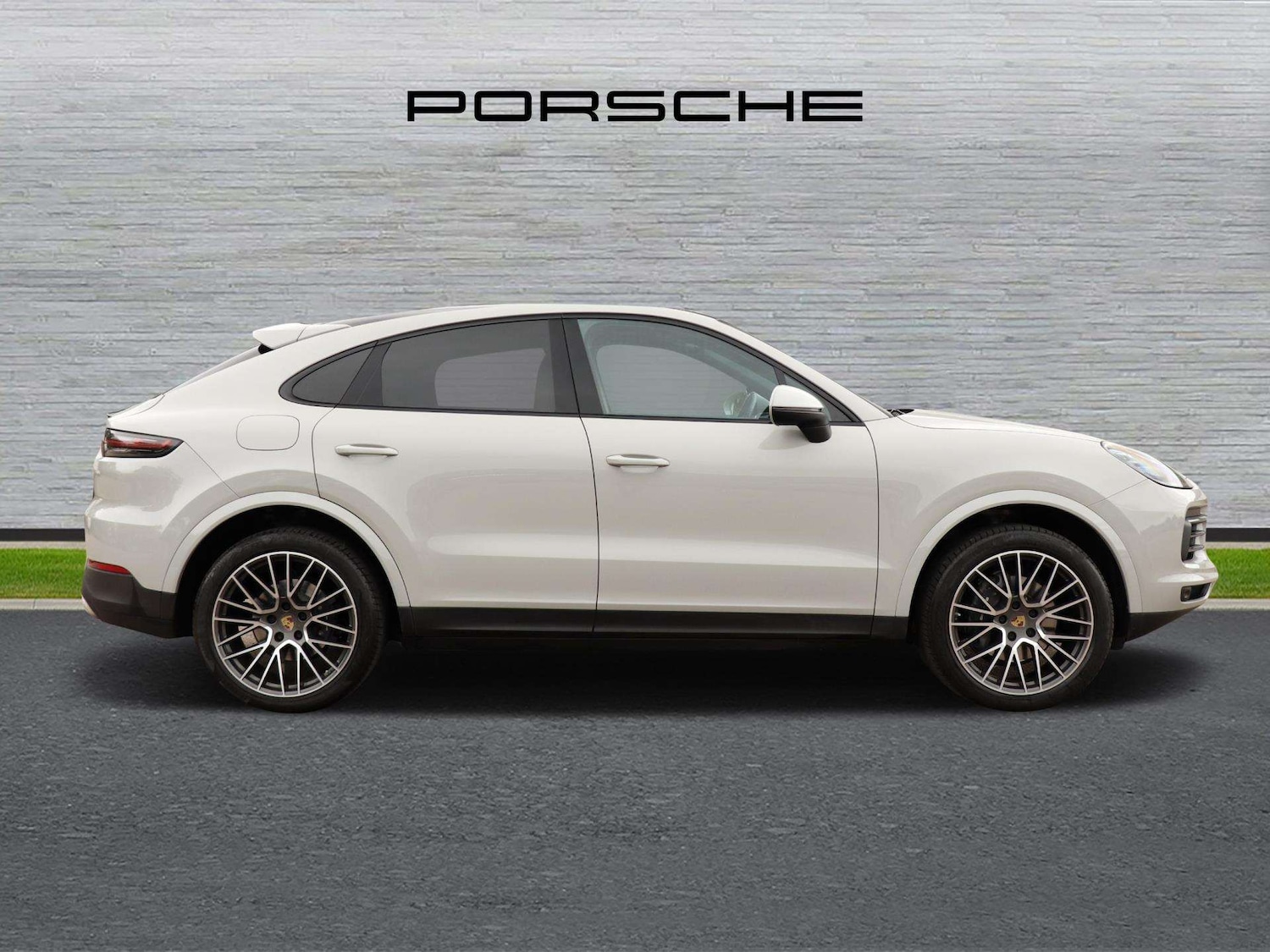 Used Porsche Cayenne 2021 for sale - 76141927: Photo 2
