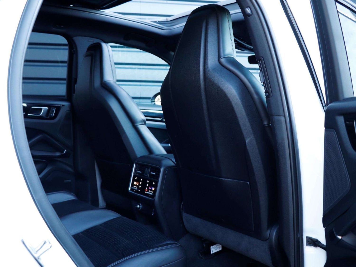 Used Porsche Cayenne 2023 for sale - 77943355: Photo 28