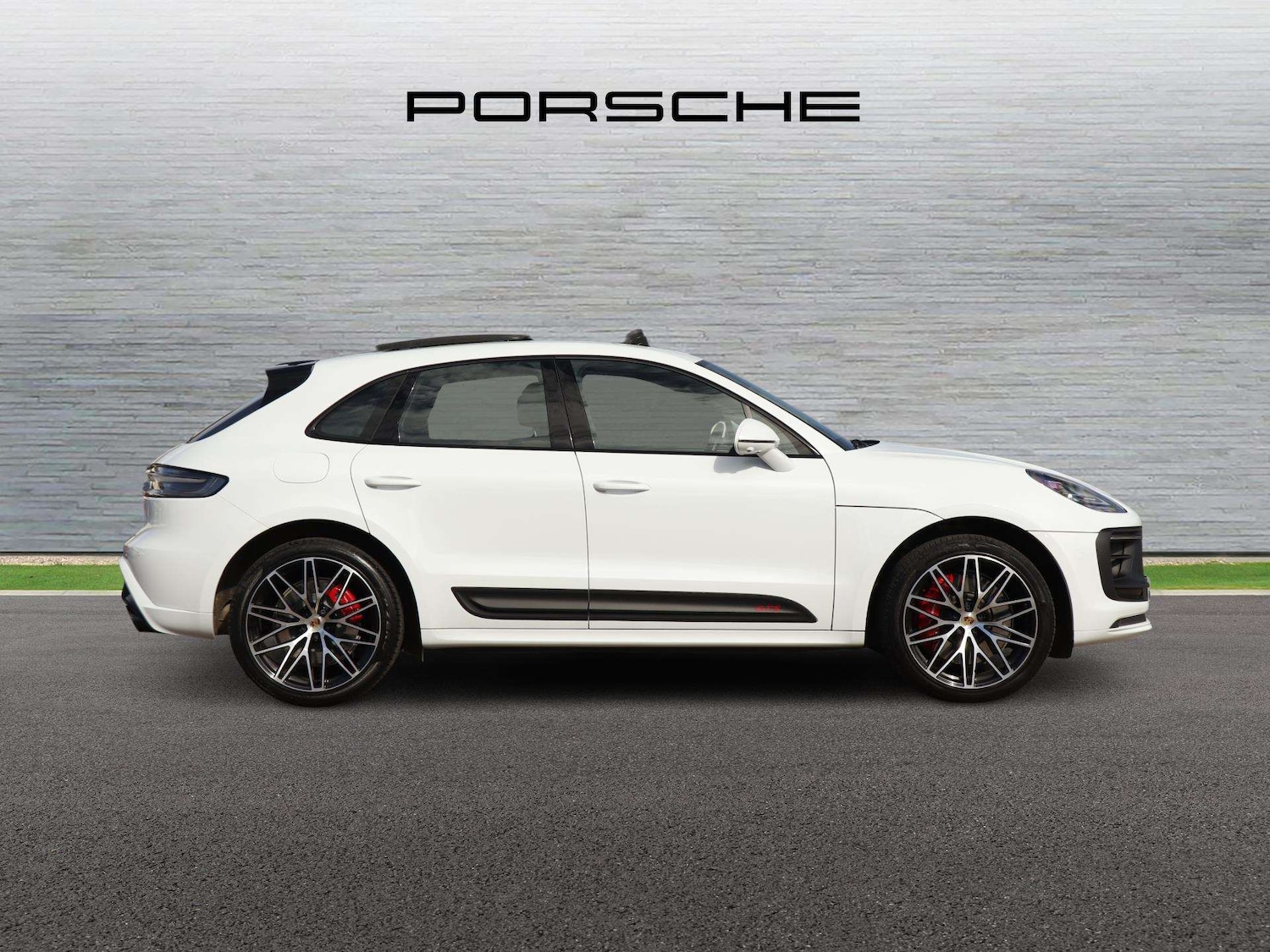 Used Porsche Macan 2023 for sale - 78037717: Photo 3