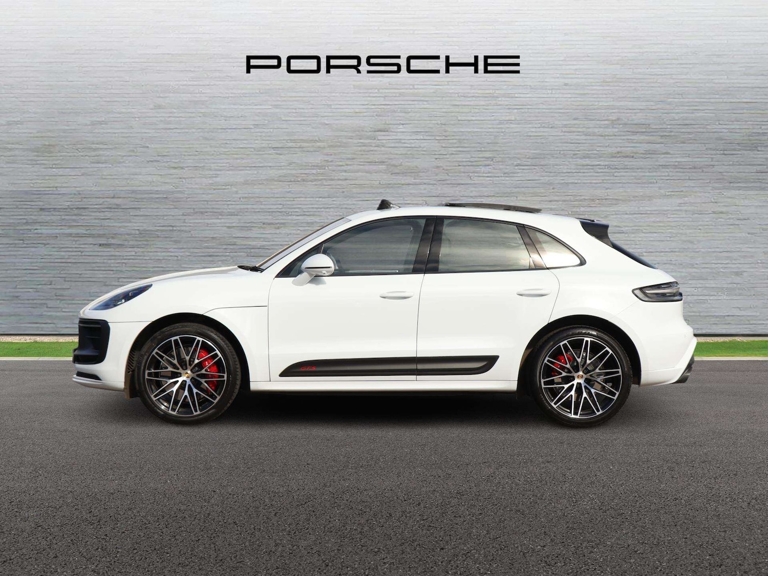 Used Porsche Macan 2023 for sale - 78037717: Photo 4