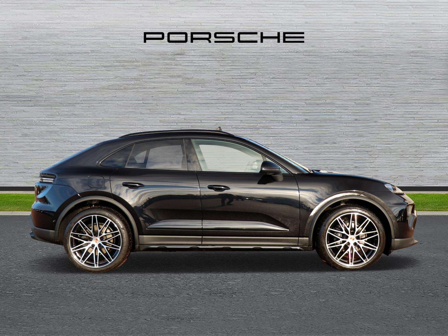 Used Porsche Macan 2026 for sale - 77257507: Photo 2