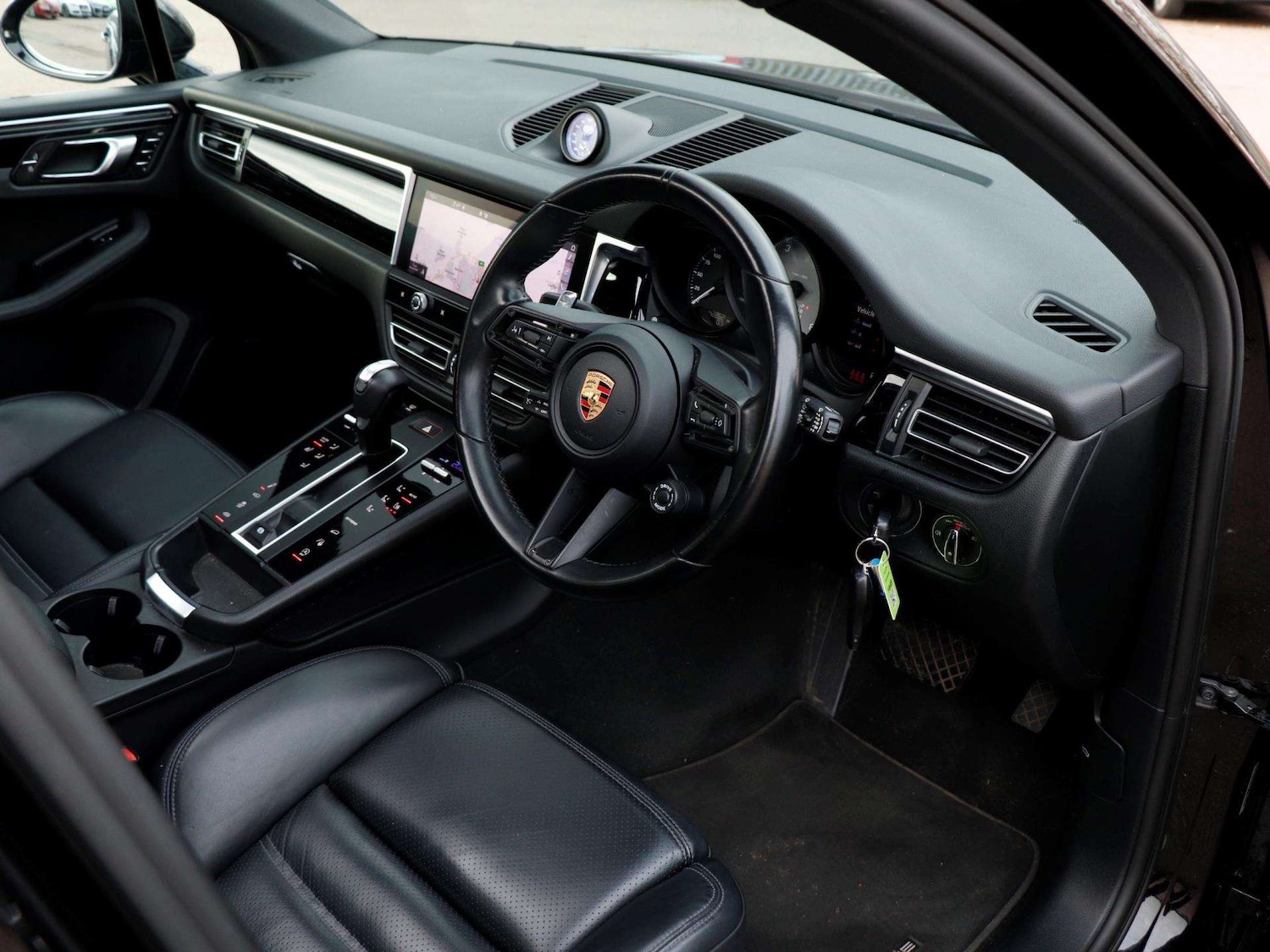 Used Porsche Macan 2021 for sale - 77348142: Photo 11