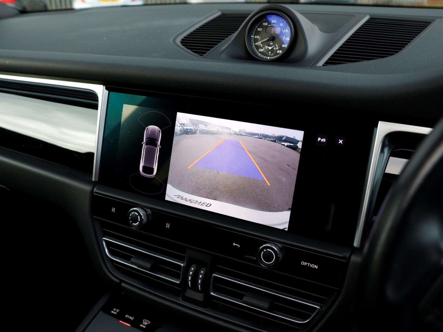 Used Porsche Macan 2021 for sale - 77348142: Photo 16