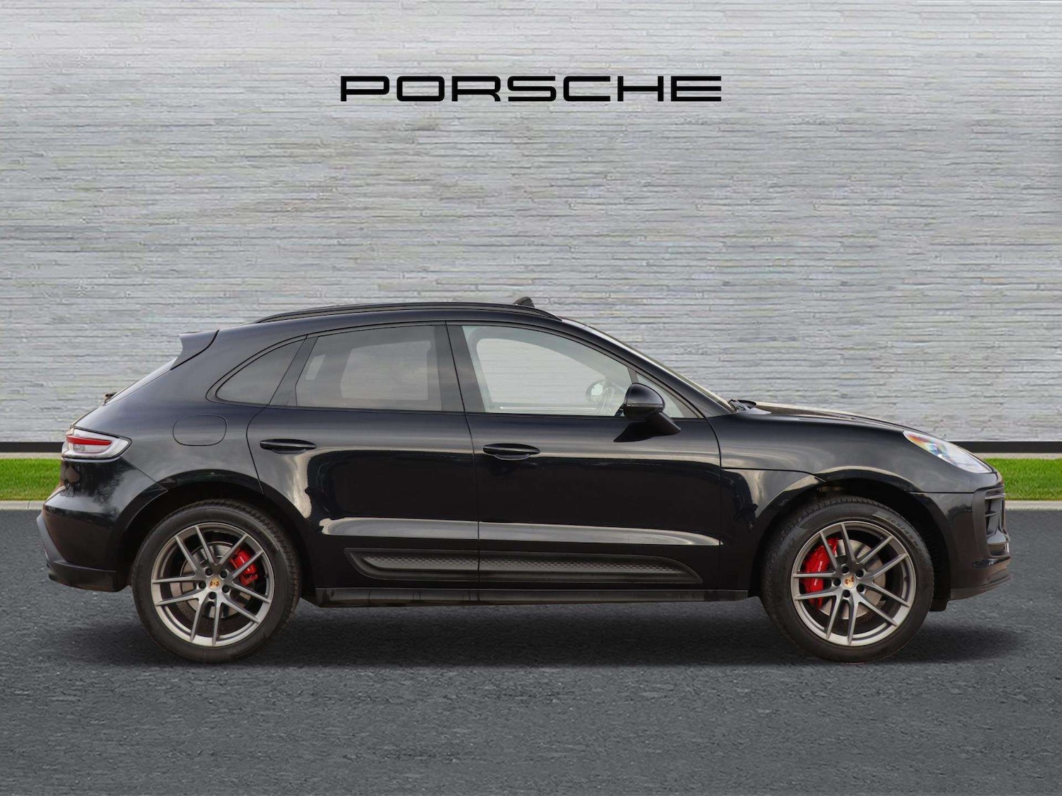 Used Porsche Macan 2021 for sale - 77348142: Photo 2