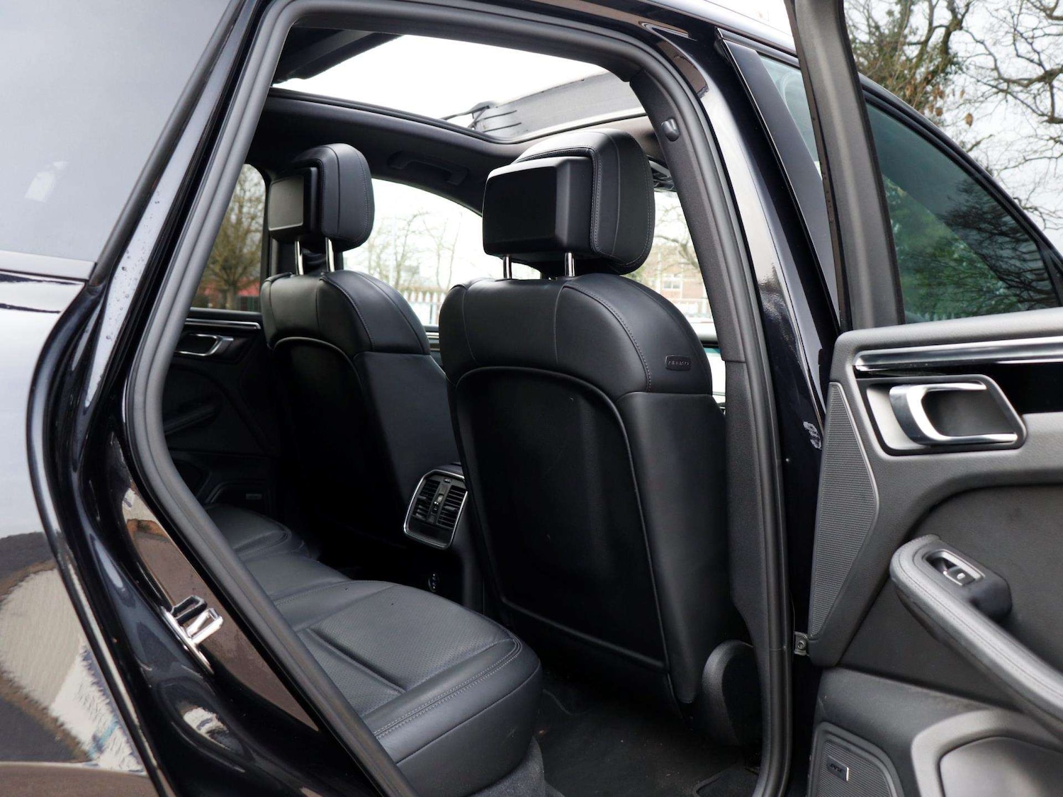 Used Porsche Macan 2021 for sale - 77348142: Photo 28