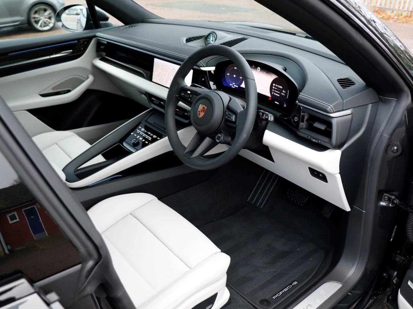 Used Porsche Macan 2024 for sale - 76329121: Photo 10