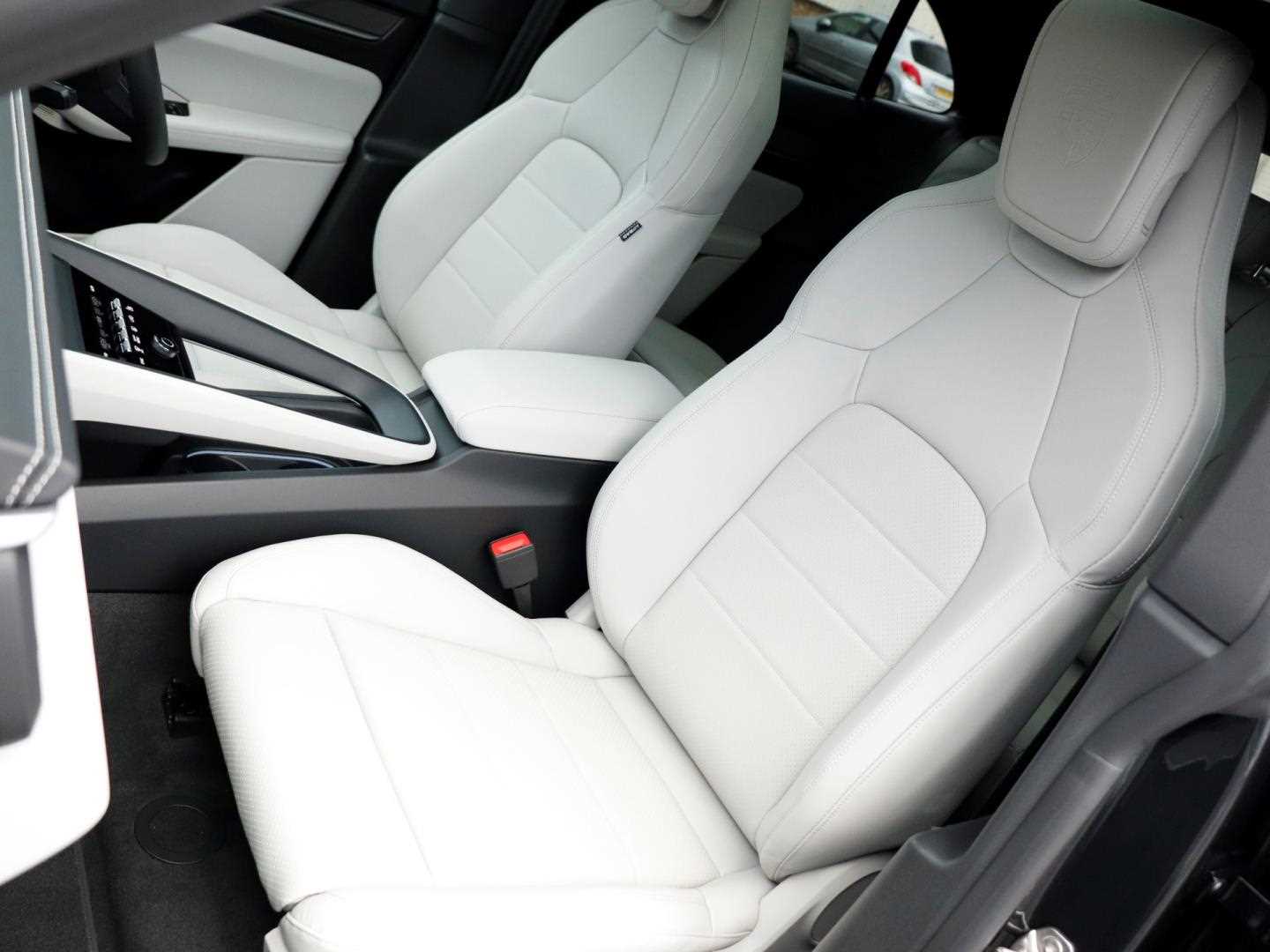 Used Porsche Macan 2024 for sale - 76329121: Photo 24