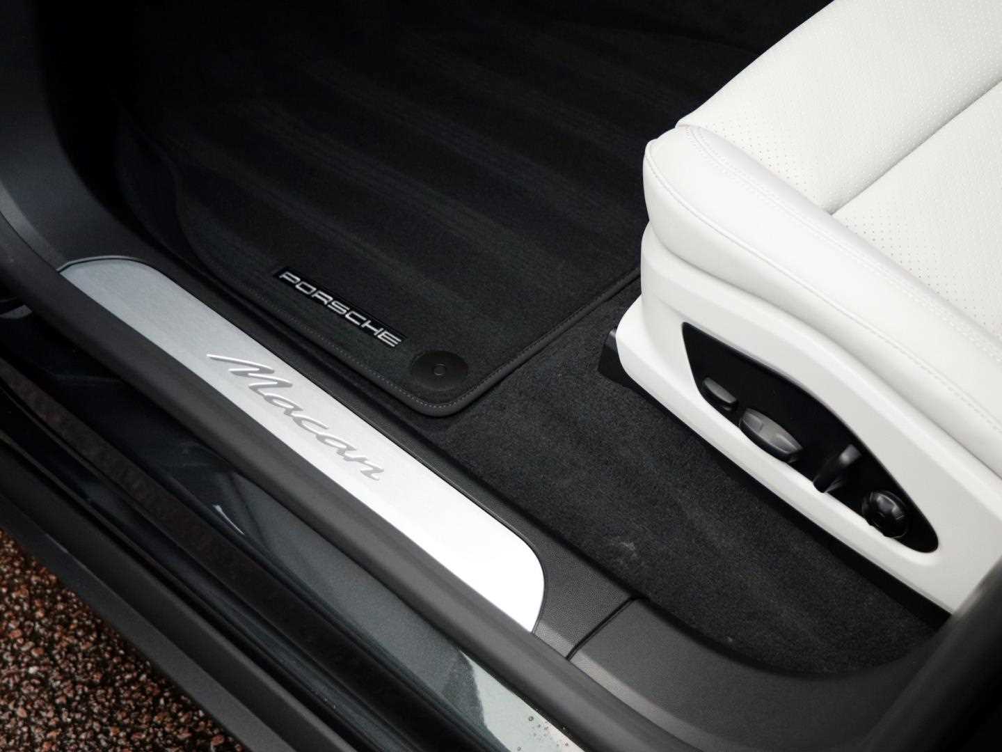 Used Porsche Macan 2024 for sale - 76329121: Photo 27