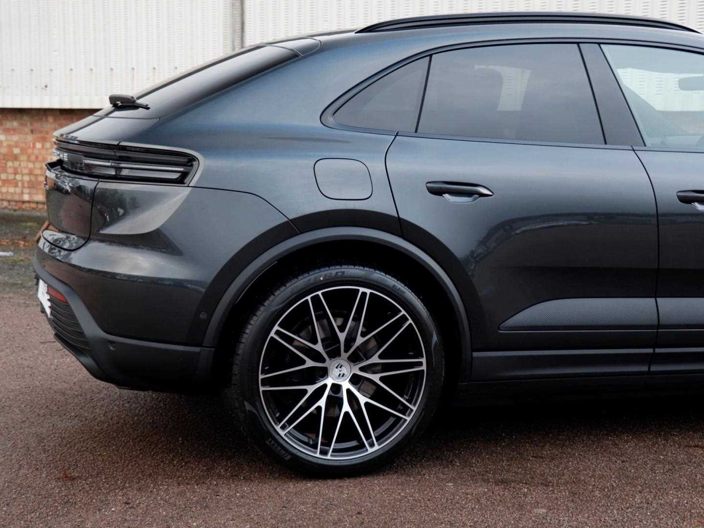 Used Porsche Macan 2024 for sale - 76329121: Photo 32