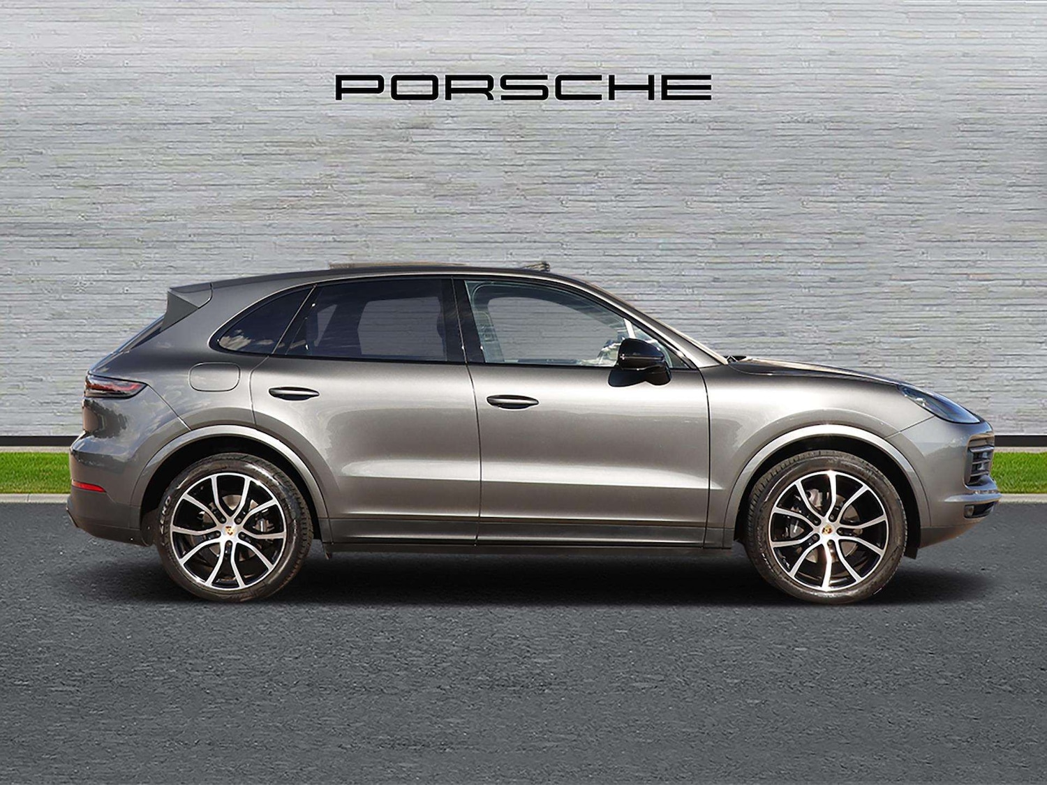 Used Porsche Cayenne 2022 for sale - 76242556: Photo 2