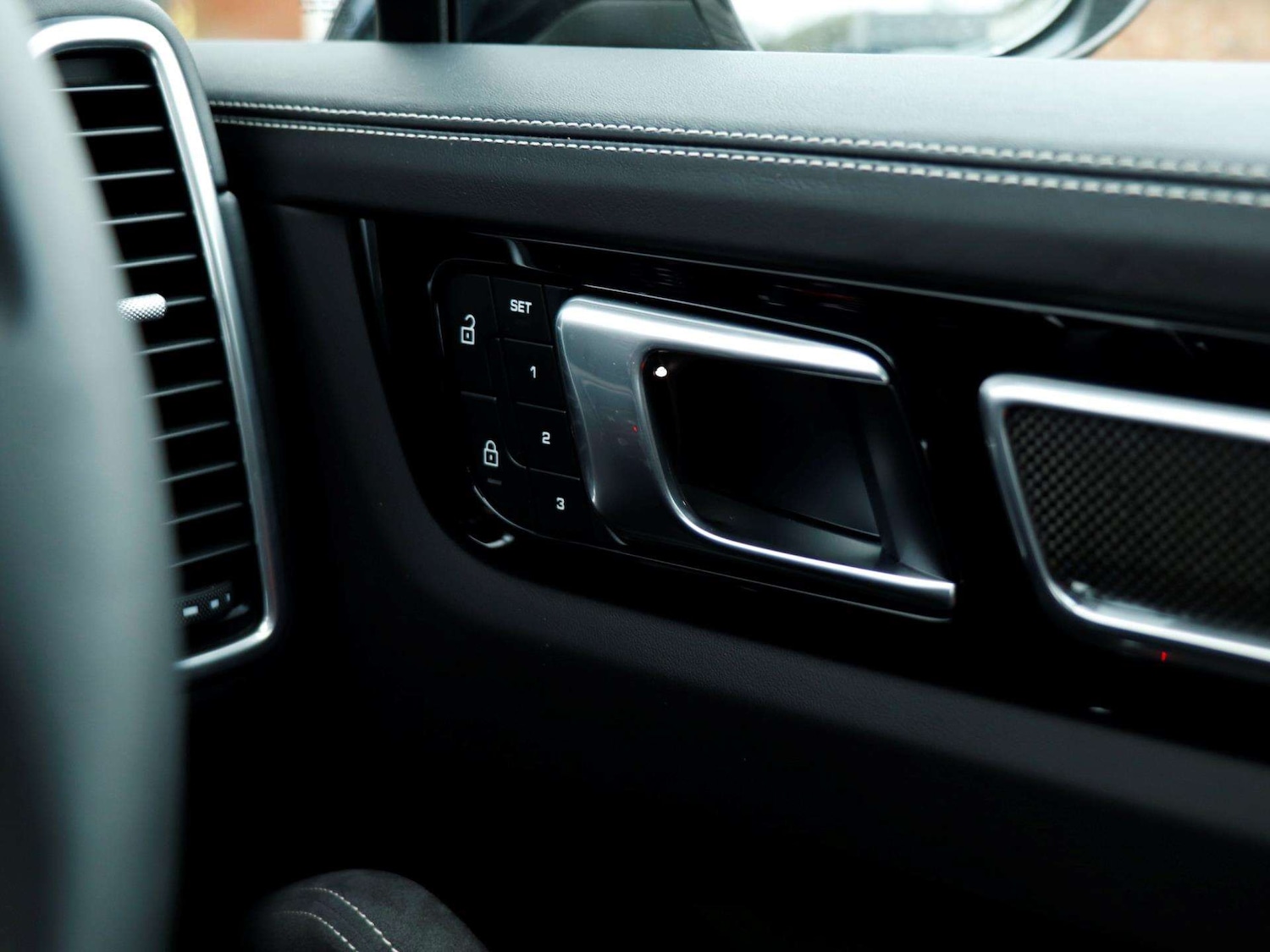 Used Porsche Cayenne for sale - 77428980: Photo 21