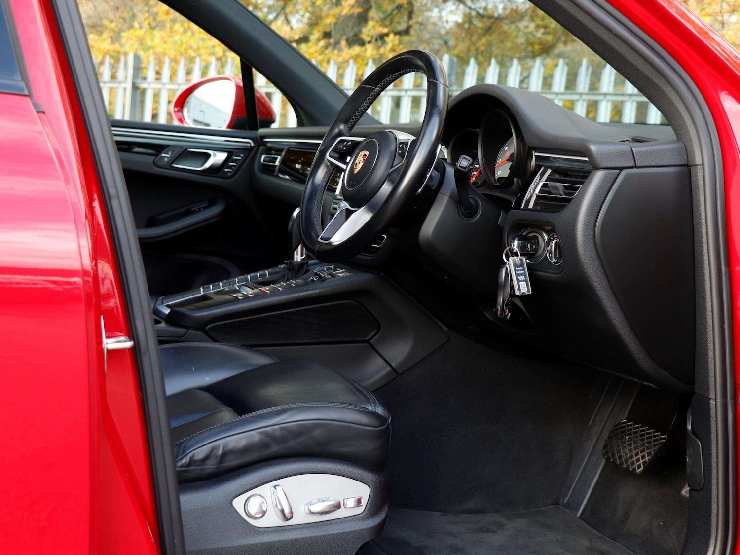 Used Porsche Macan 2020 for sale - 76488197: Photo 11