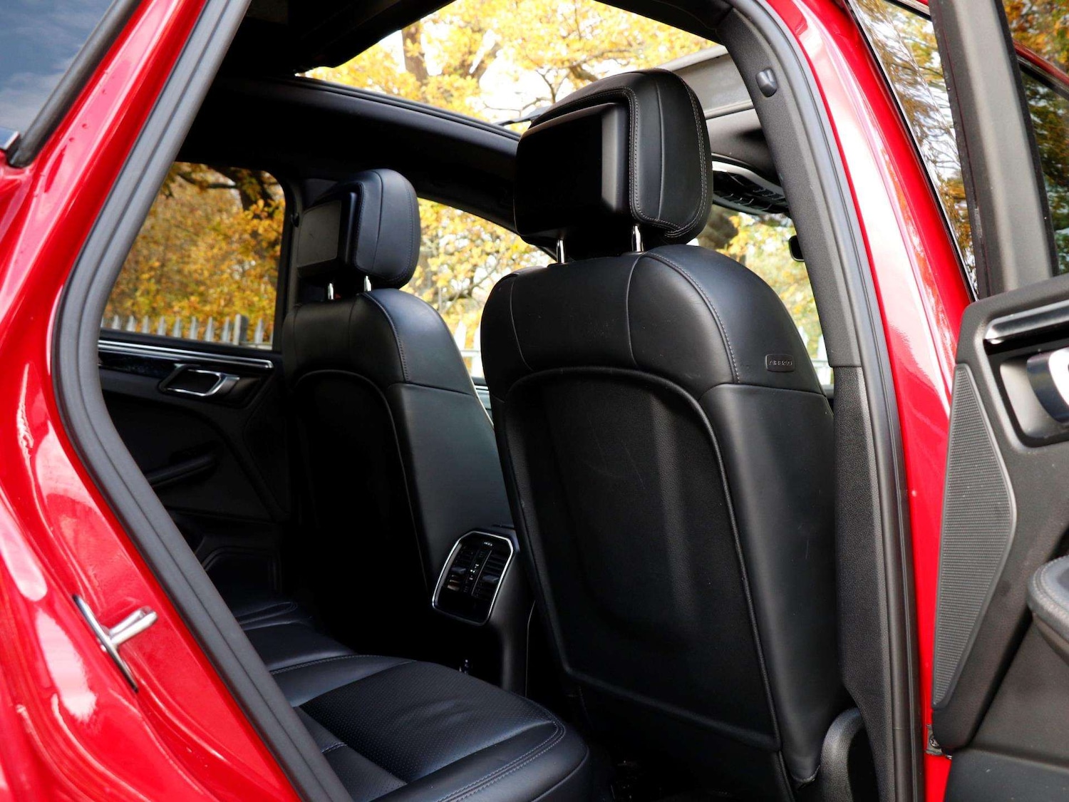 Used Porsche Macan 2020 for sale - 76488197: Photo 24