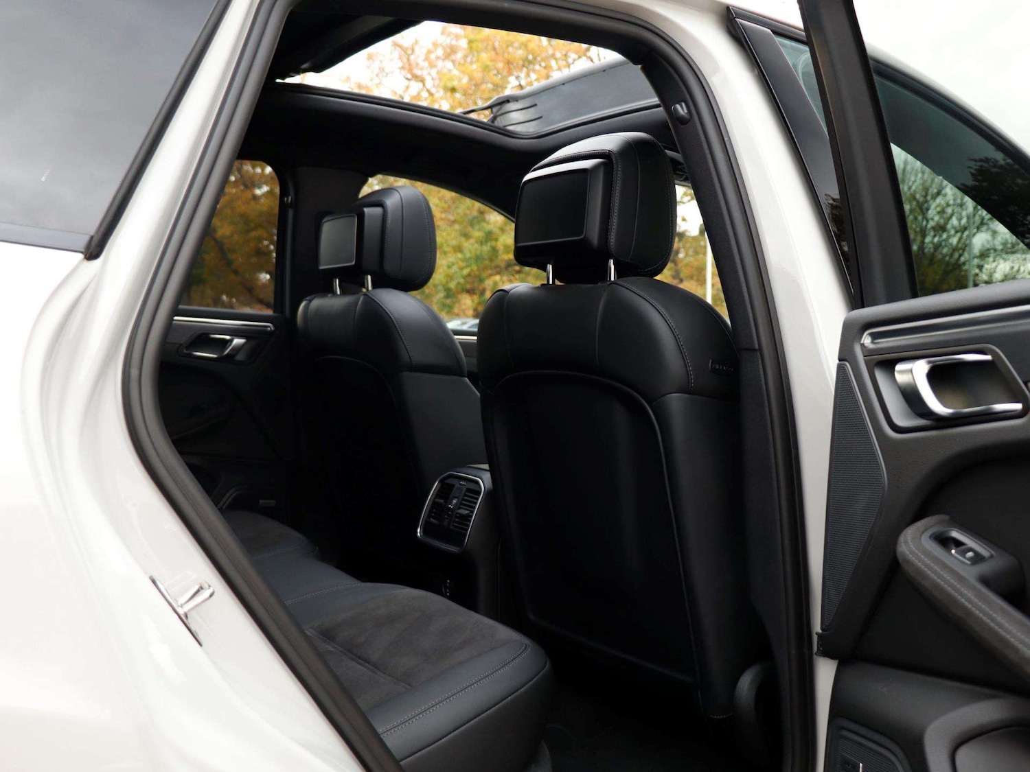 Used Porsche Macan 2021 for sale - 76475867: Photo 28