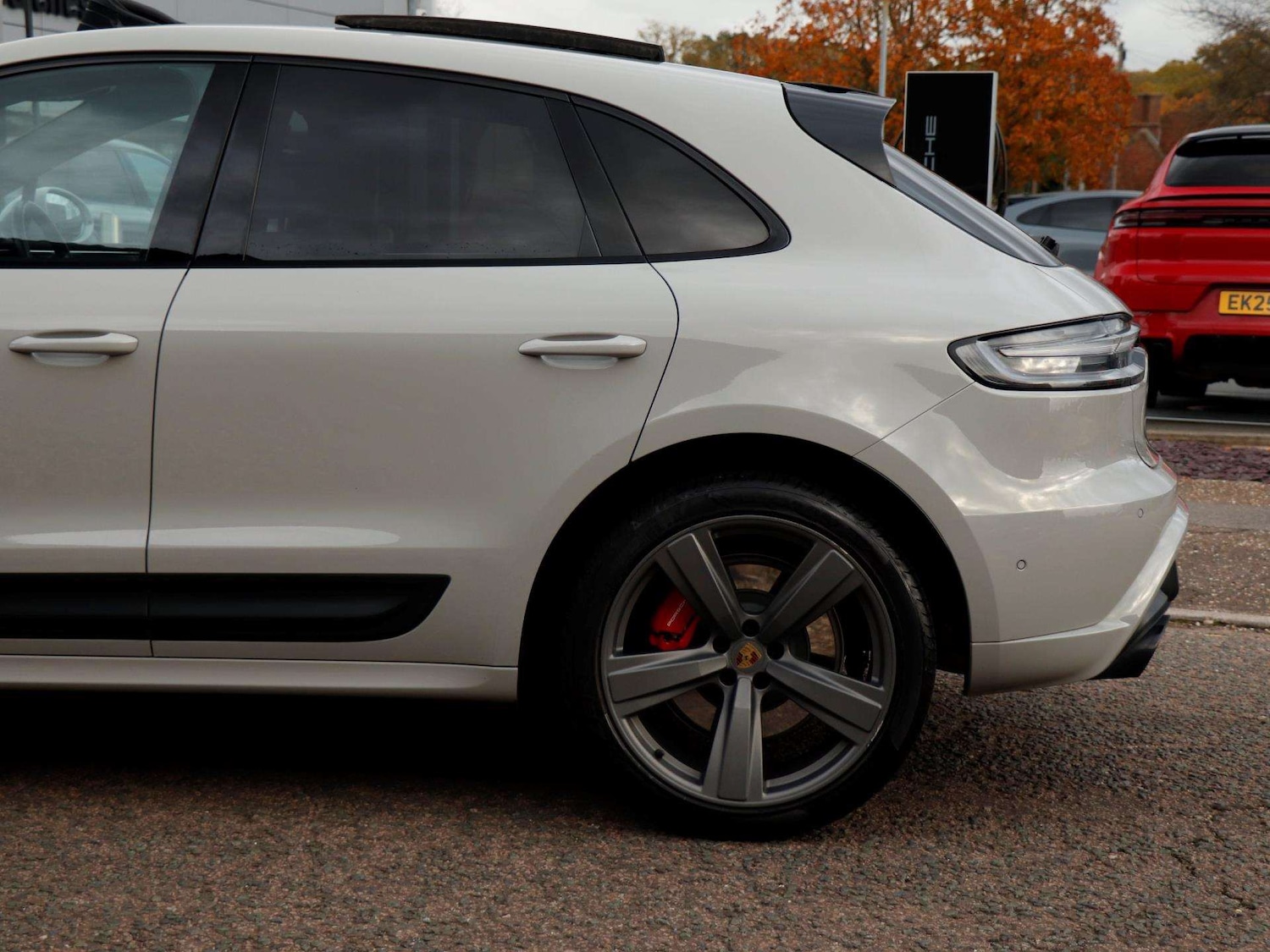 Used Porsche Macan 2021 for sale - 76475867: Photo 31