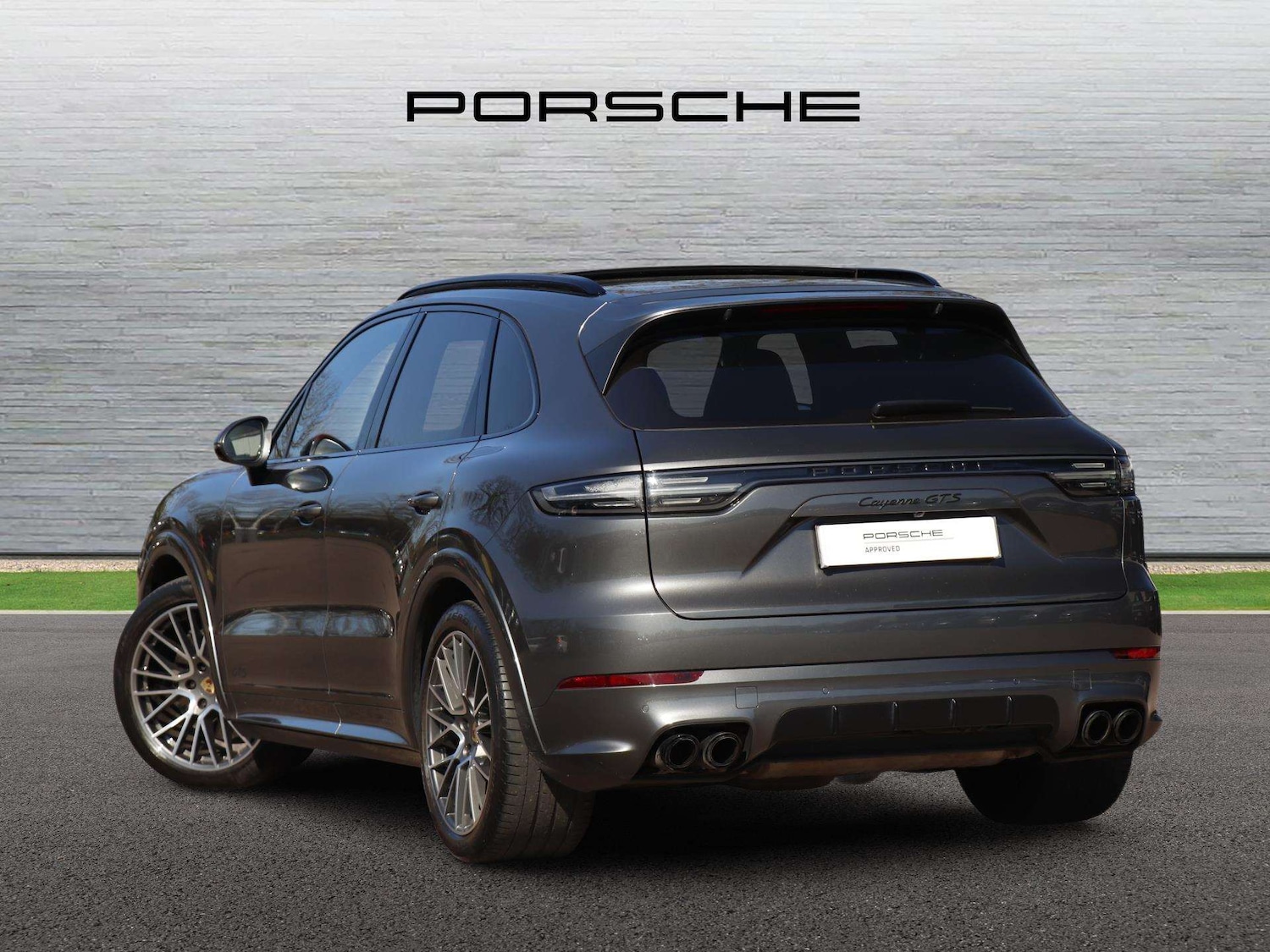 Used Porsche Cayenne 2022 for sale - 77943471: Photo 2