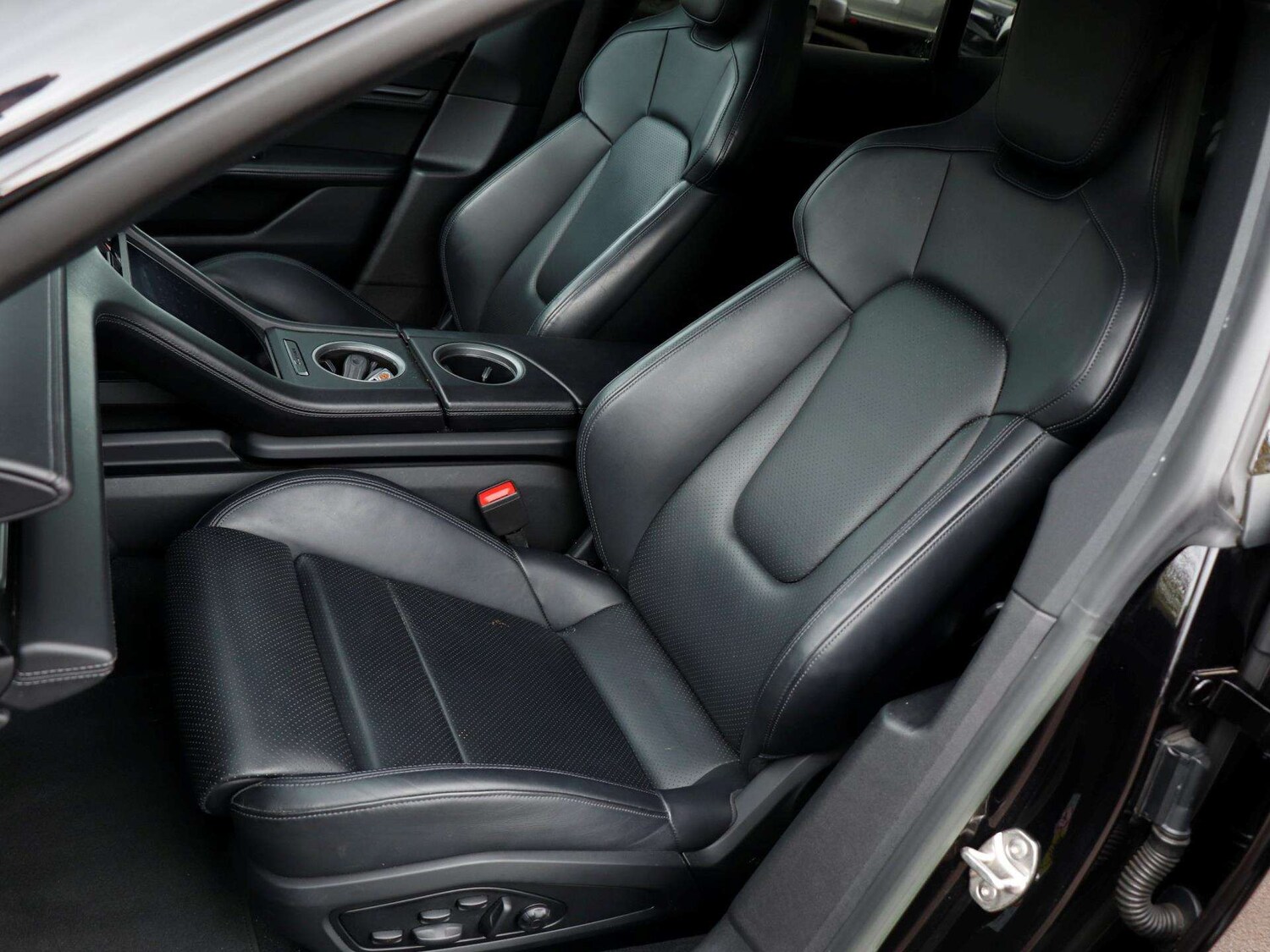 Used Porsche Taycan 2023 for sale - 78104375: Photo 24