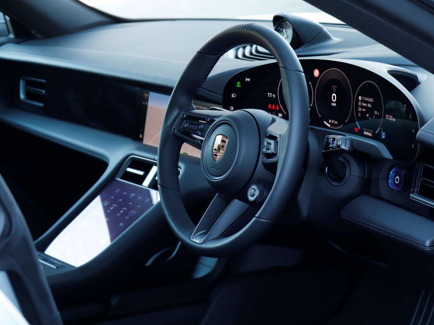 Used Porsche Taycan 2025 for sale - 75981367: Photo 11