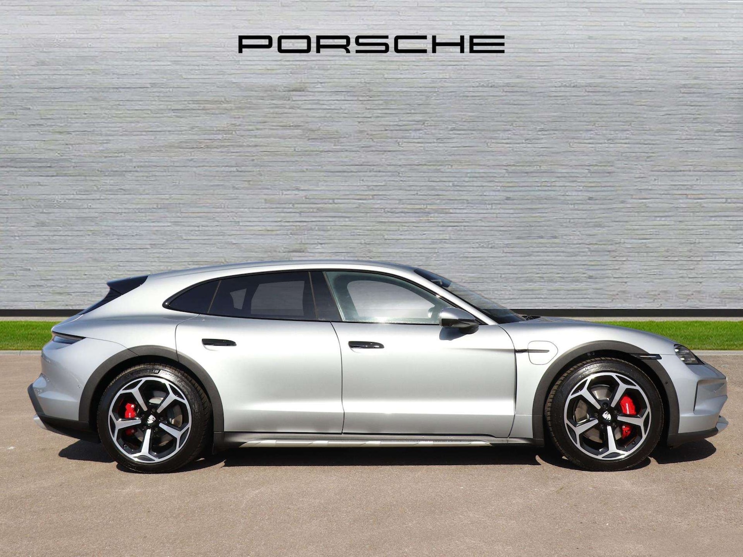 Used Porsche Taycan 2025 for sale - 75981367: Photo 2