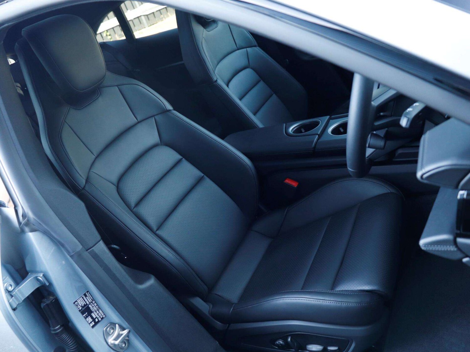 Used Porsche Taycan 2025 for sale - 75981367: Photo 24