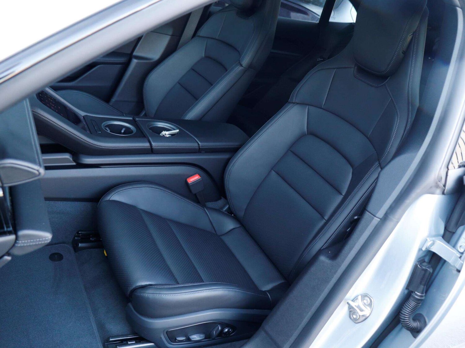 Used Porsche Taycan 2025 for sale - 75981367: Photo 25