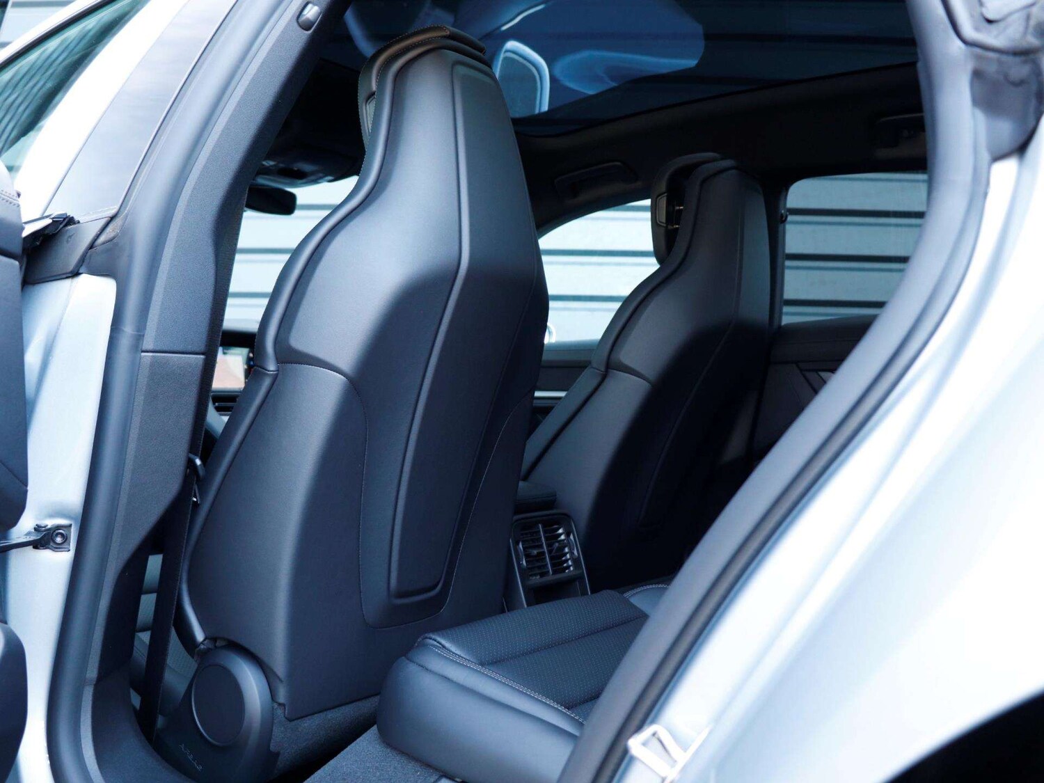 Used Porsche Taycan 2025 for sale - 75981367: Photo 27