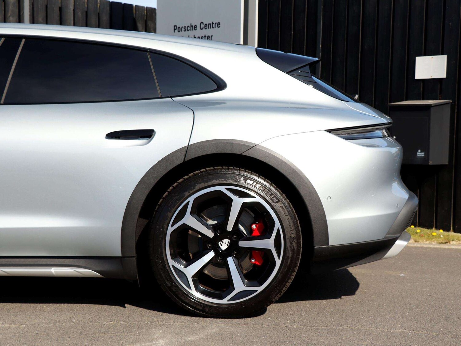 Used Porsche Taycan 2025 for sale - 75981367: Photo 31