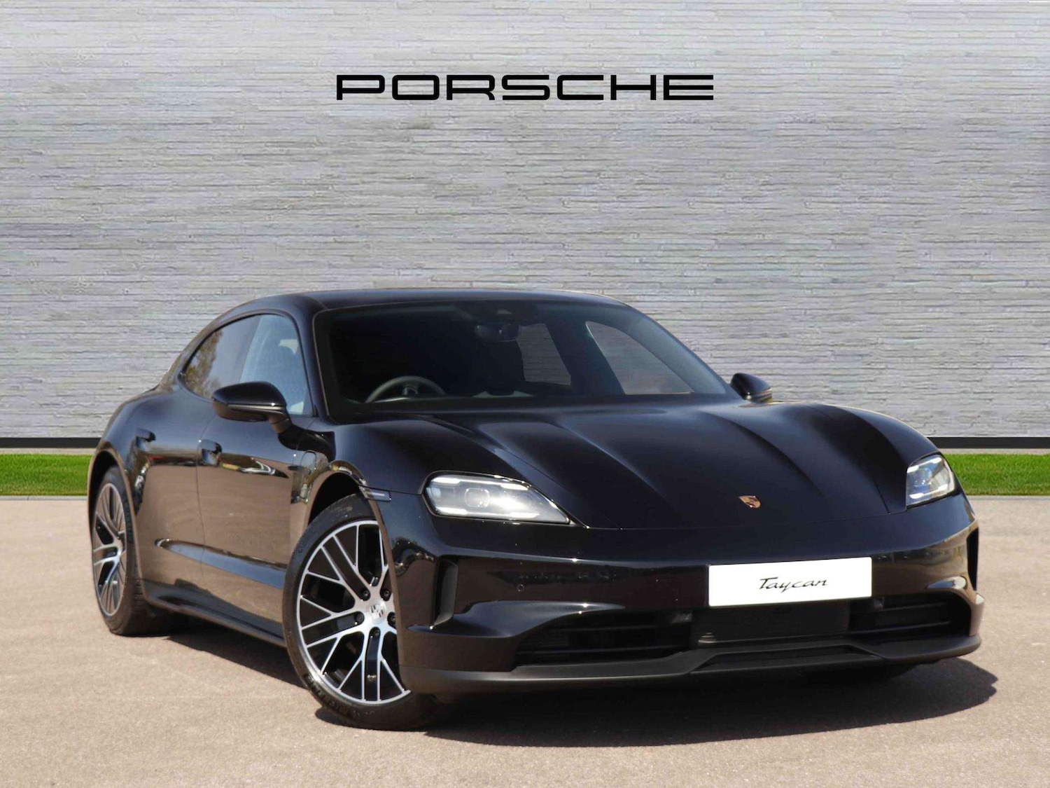 Used Porsche Taycan 2025 for sale - 76004387: Photo 1