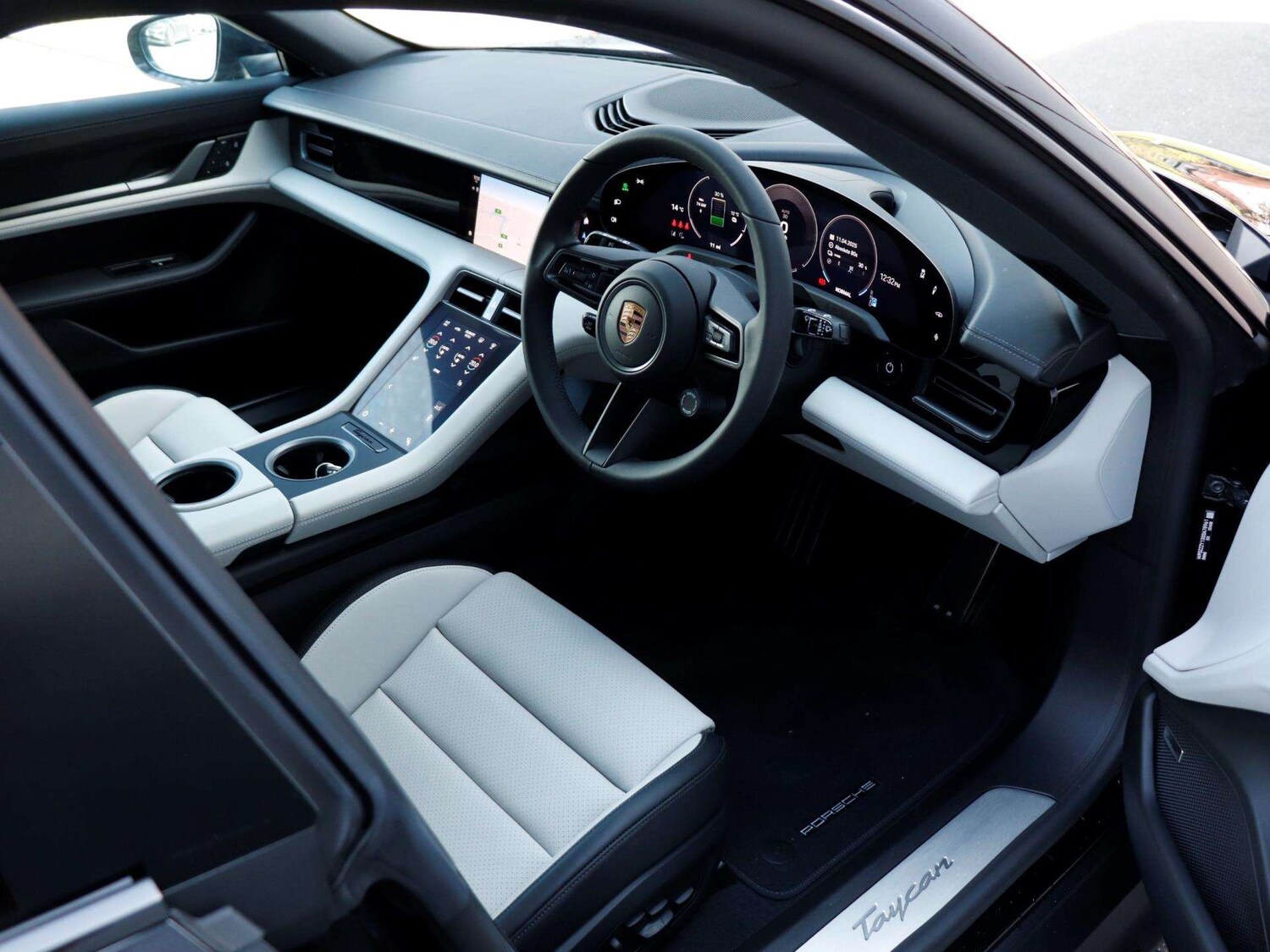 Used Porsche Taycan 2025 for sale - 76004387: Photo 11