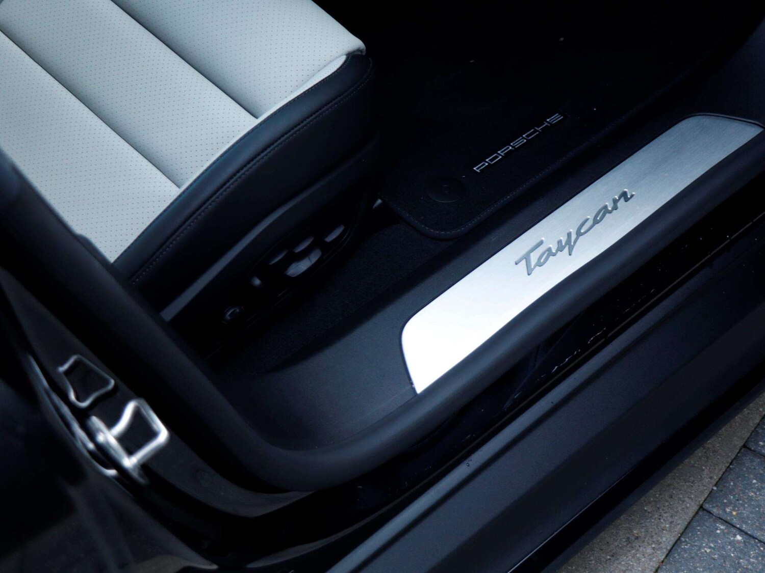Used Porsche Taycan 2025 for sale - 76004387: Photo 22