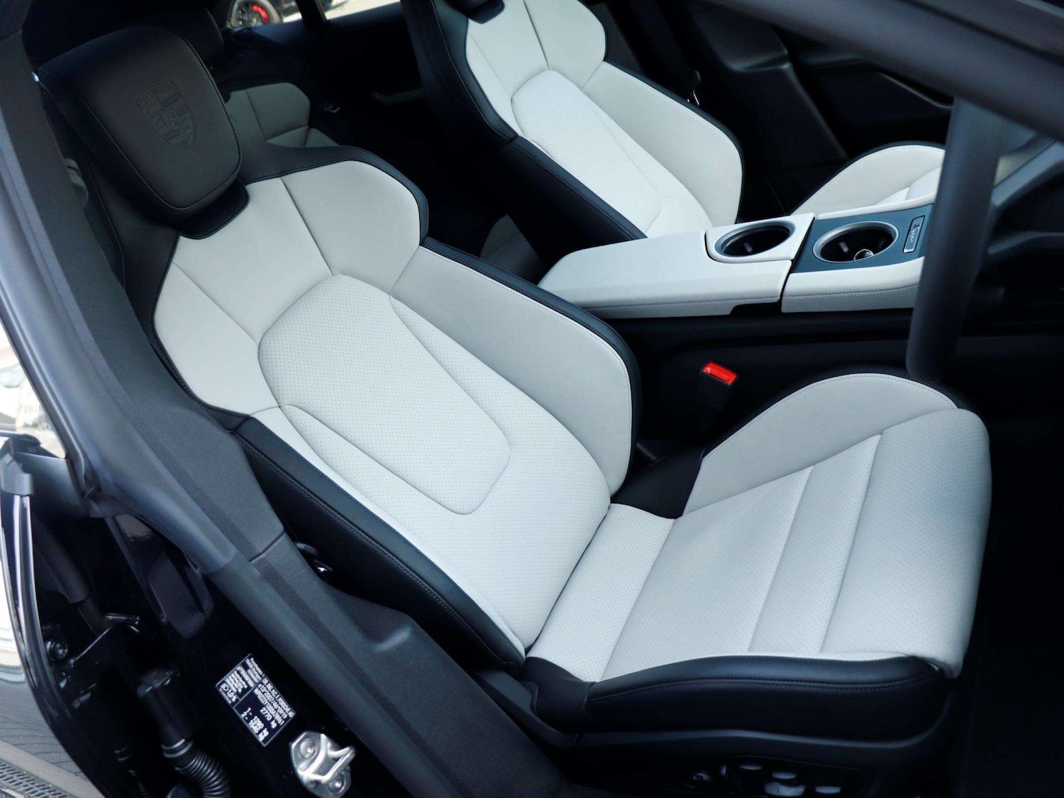 Used Porsche Taycan 2025 for sale - 76004387: Photo 24