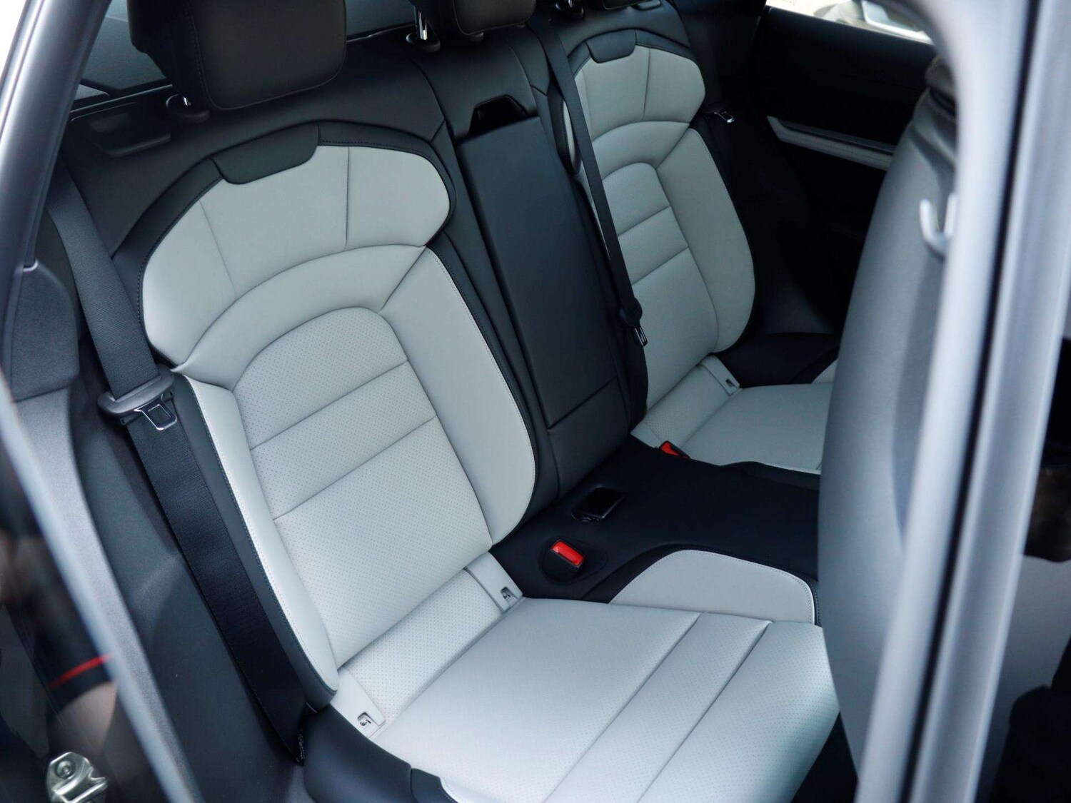 Used Porsche Taycan 2025 for sale - 76004387: Photo 26