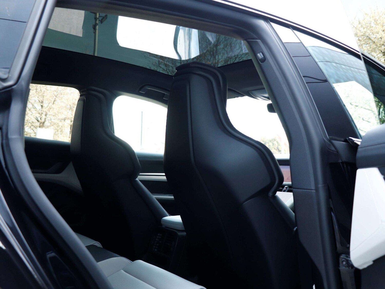 Used Porsche Taycan 2025 for sale - 76004387: Photo 27