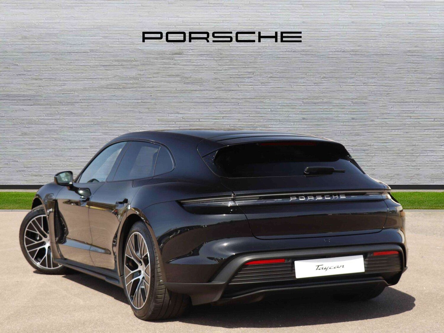 Used Porsche Taycan 2025 for sale - 76004387: Photo 5