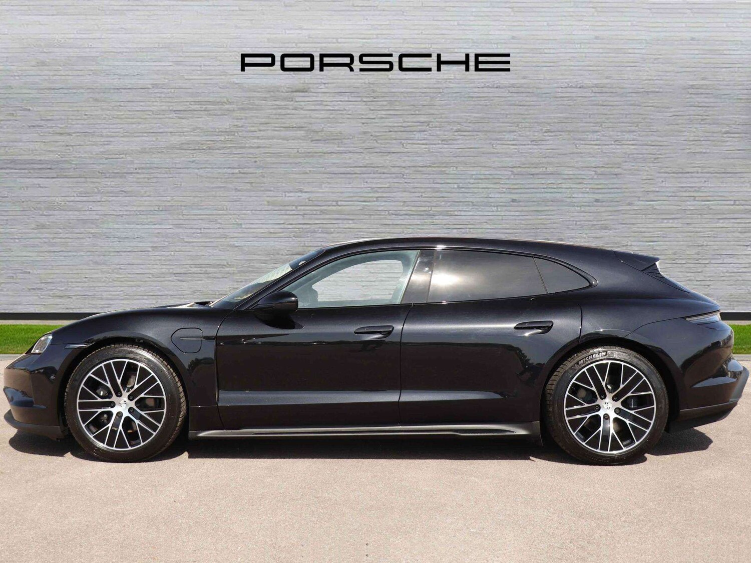 Used Porsche Taycan 2025 for sale - 76004387: Photo 6