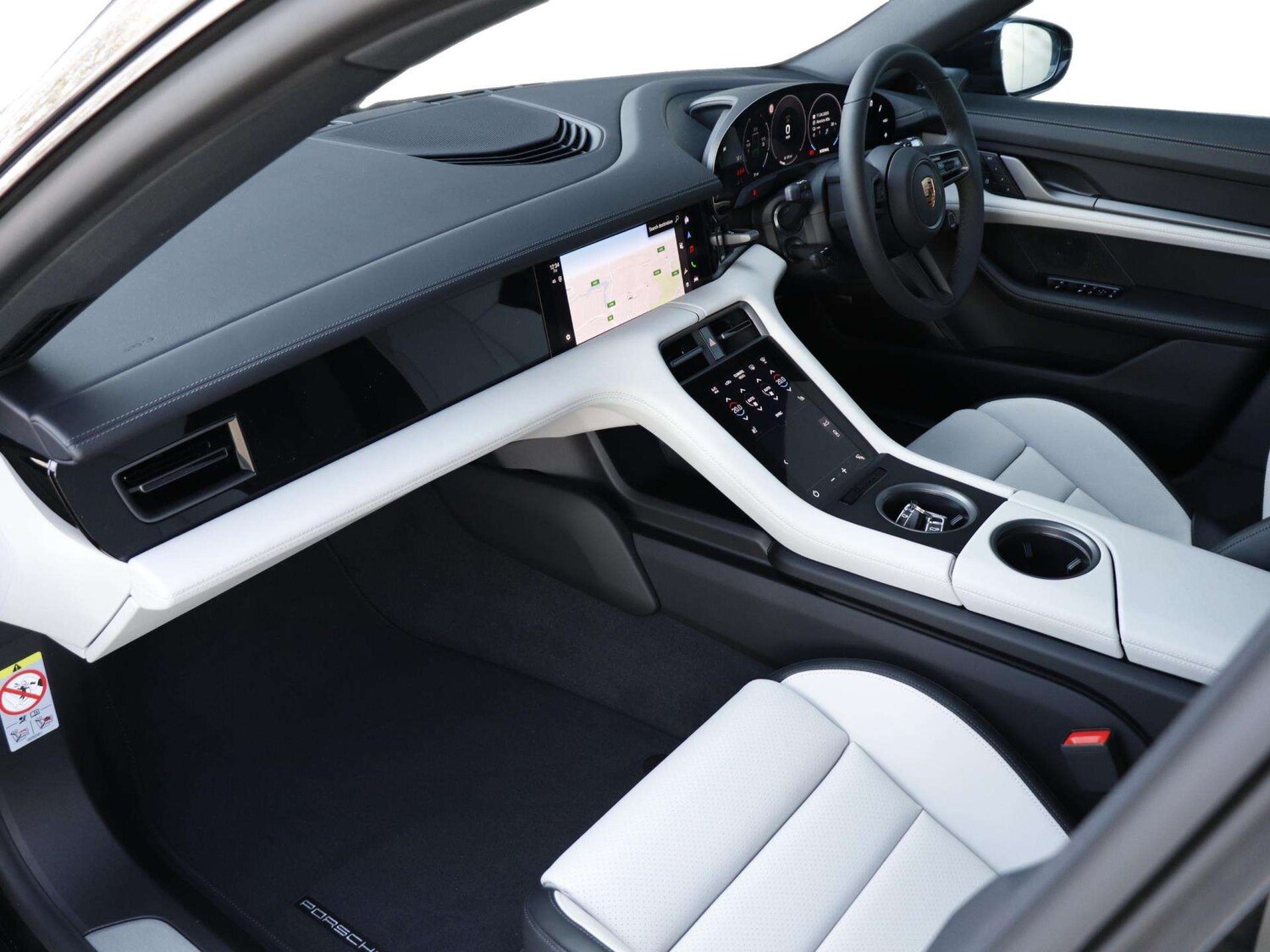 Used Porsche Taycan 2025 for sale - 76004387: Photo 9