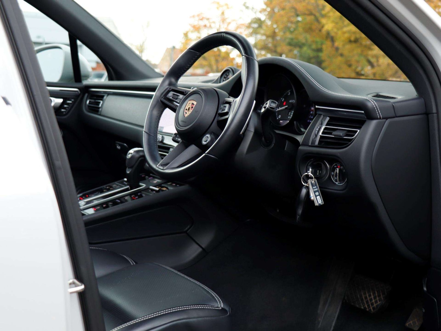 Used Porsche Macan 2023 for sale - 76475851: Photo 11