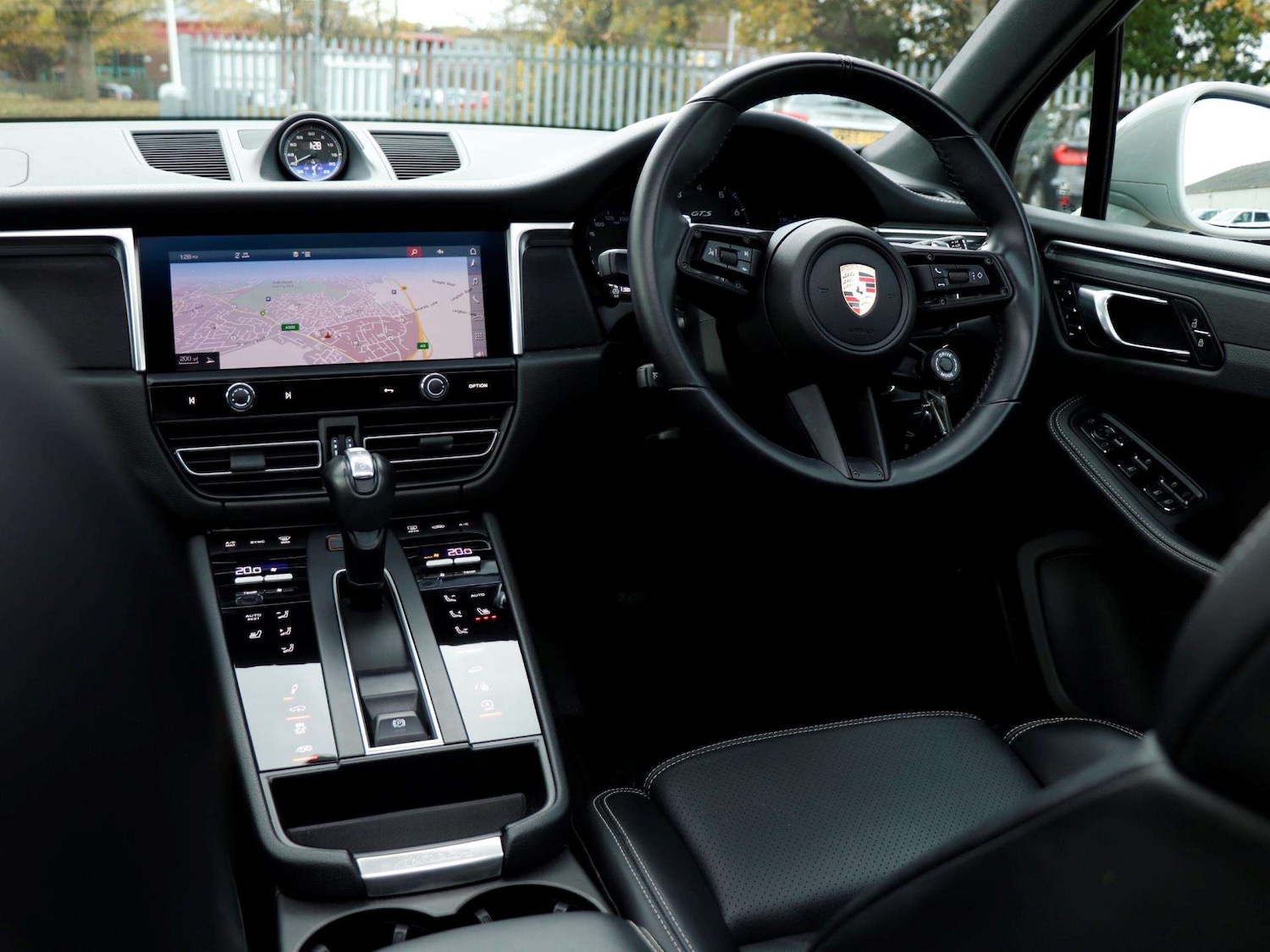 Used Porsche Macan 2023 for sale - 76475851: Photo 12