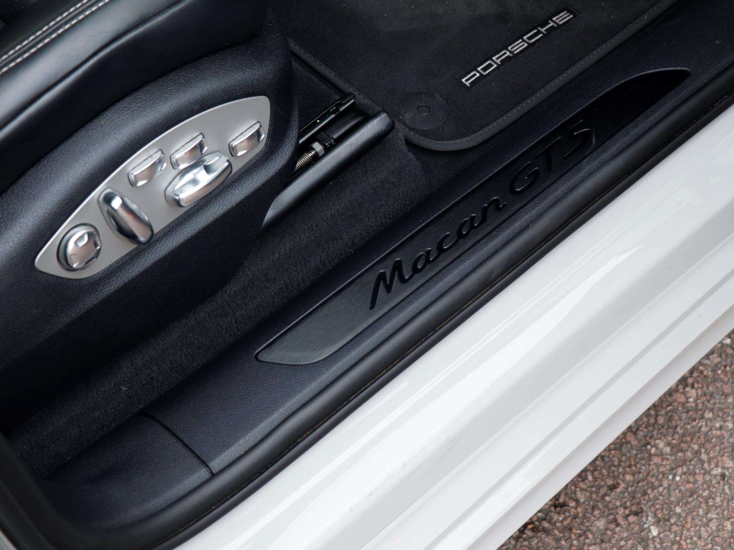 Used Porsche Macan 2023 for sale - 76475851: Photo 25