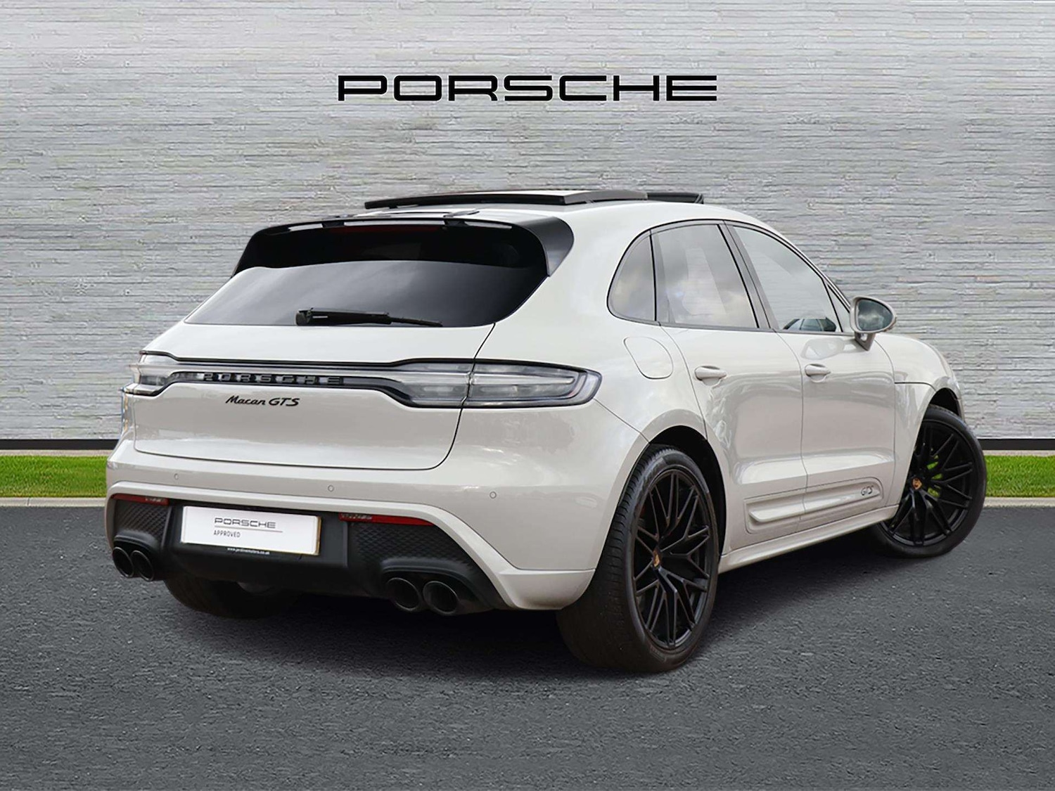 Used Porsche Macan 2023 for sale - 76475851: Photo 3