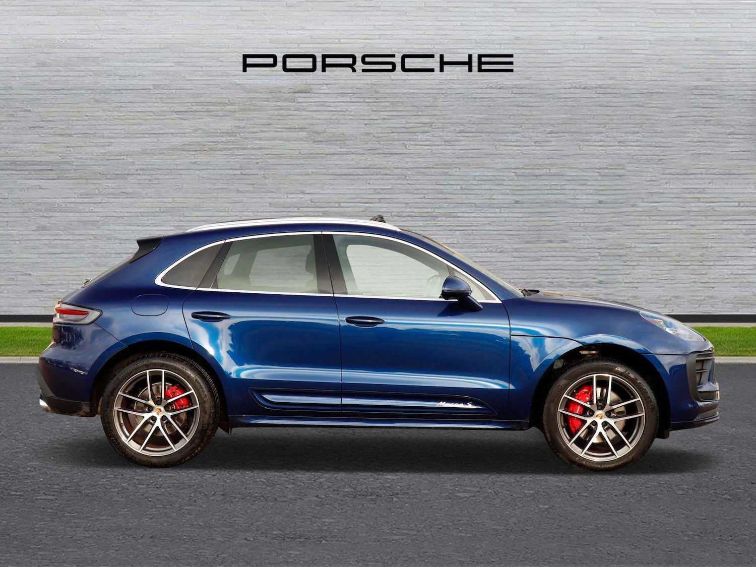 Used Porsche Macan 2023 for sale - 77076440: Photo 2