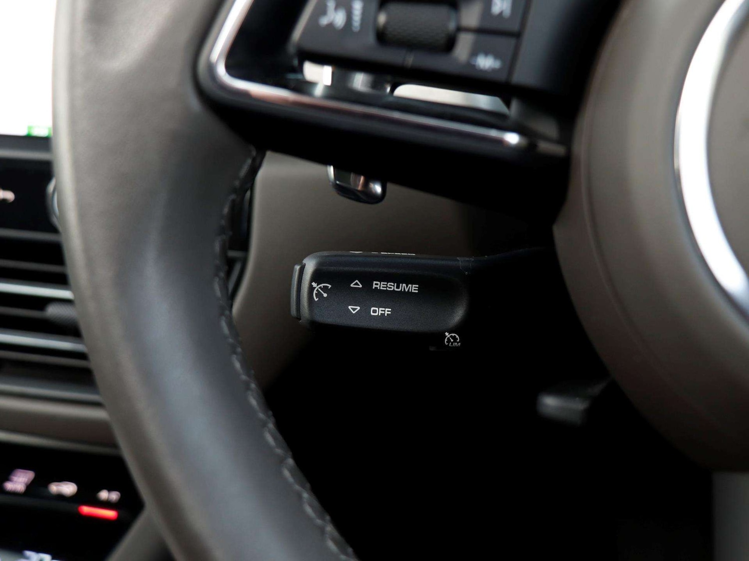 Used Porsche Macan 2023 for sale - 77076440: Photo 21